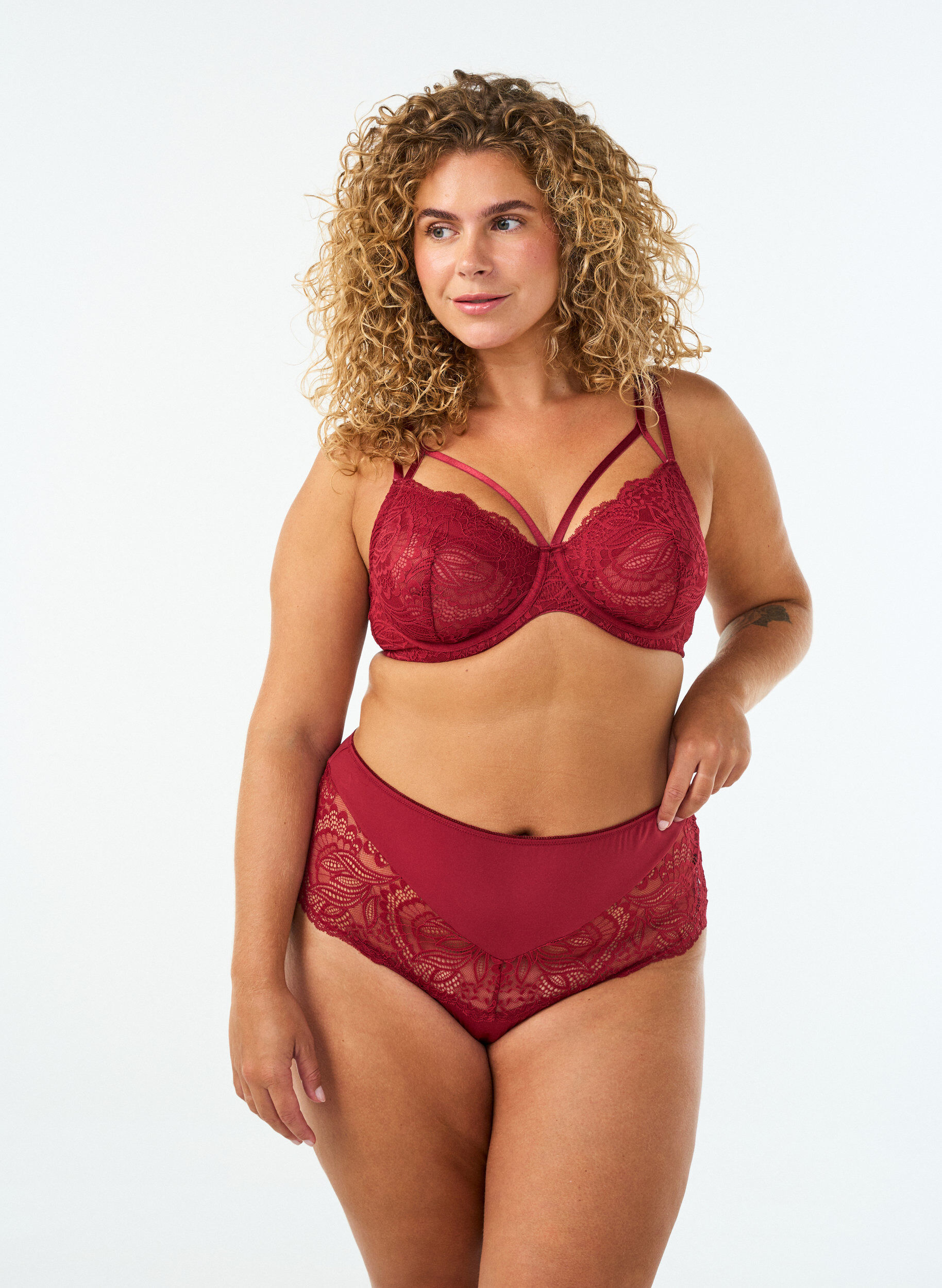Hipsterstring met hoge taille en kant, Rood, Model