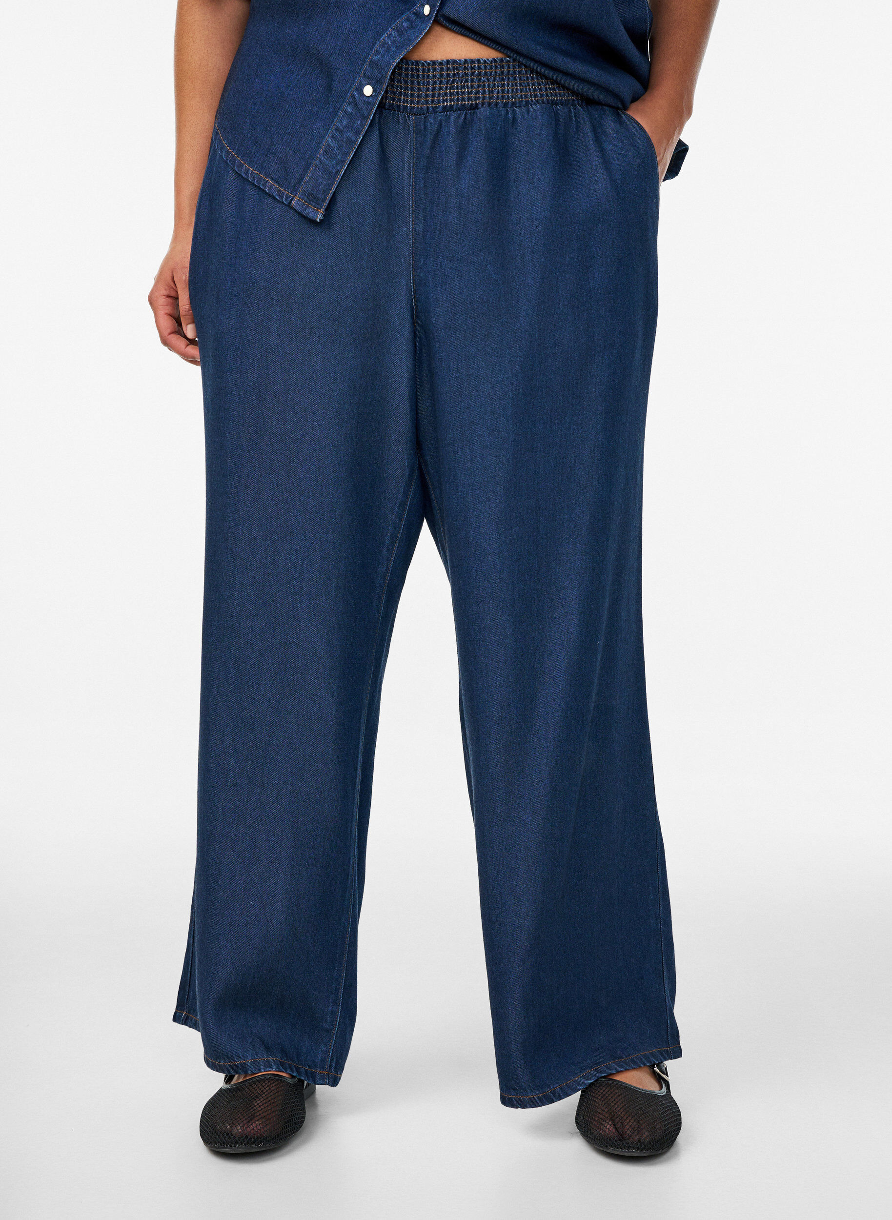 ZizziLyocell broek met wide fit en denimlook, Blauw, Model image number 2
