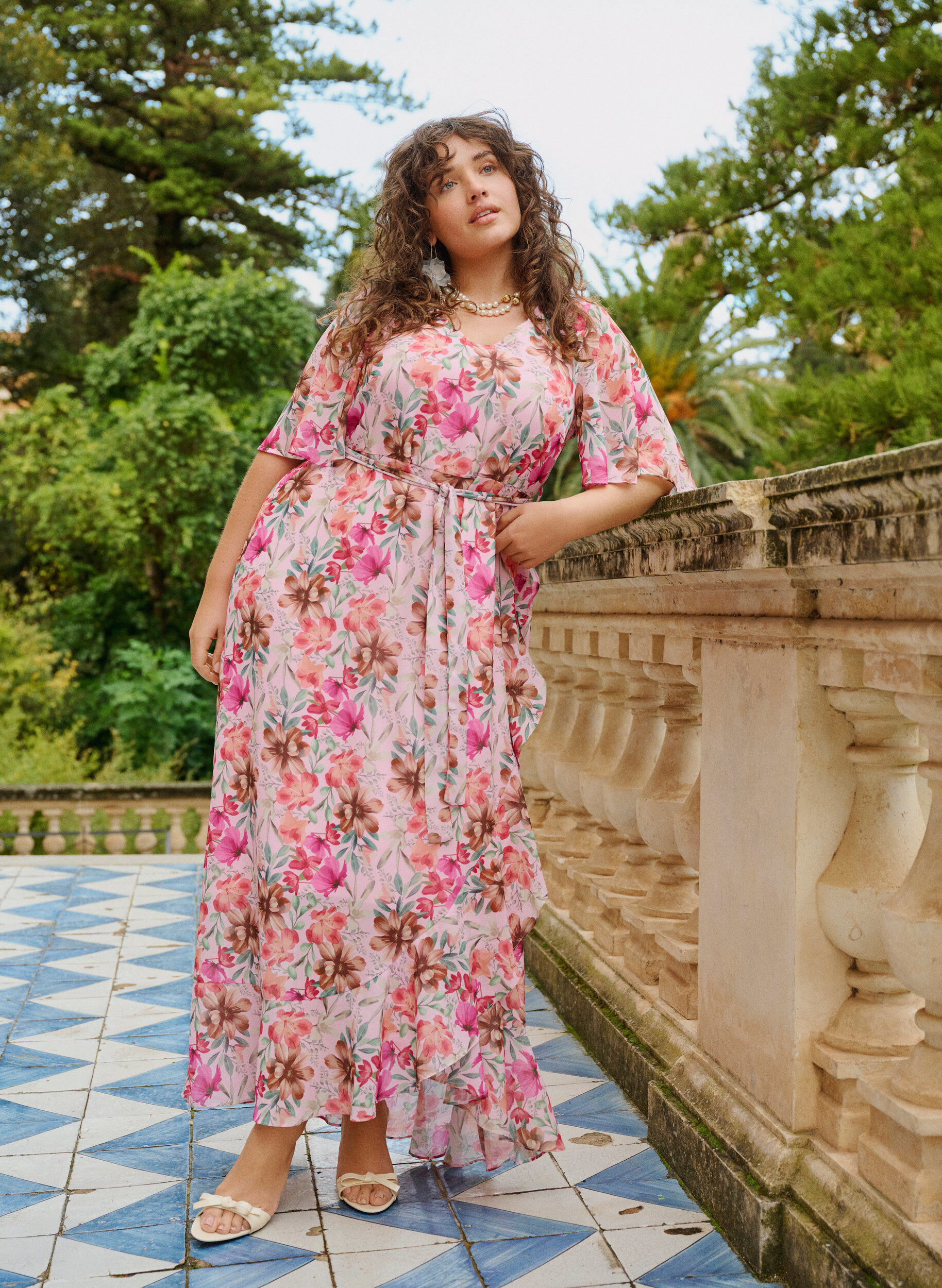 Chiffon maxi-jurk met een V-hals en ruches aan de zoom