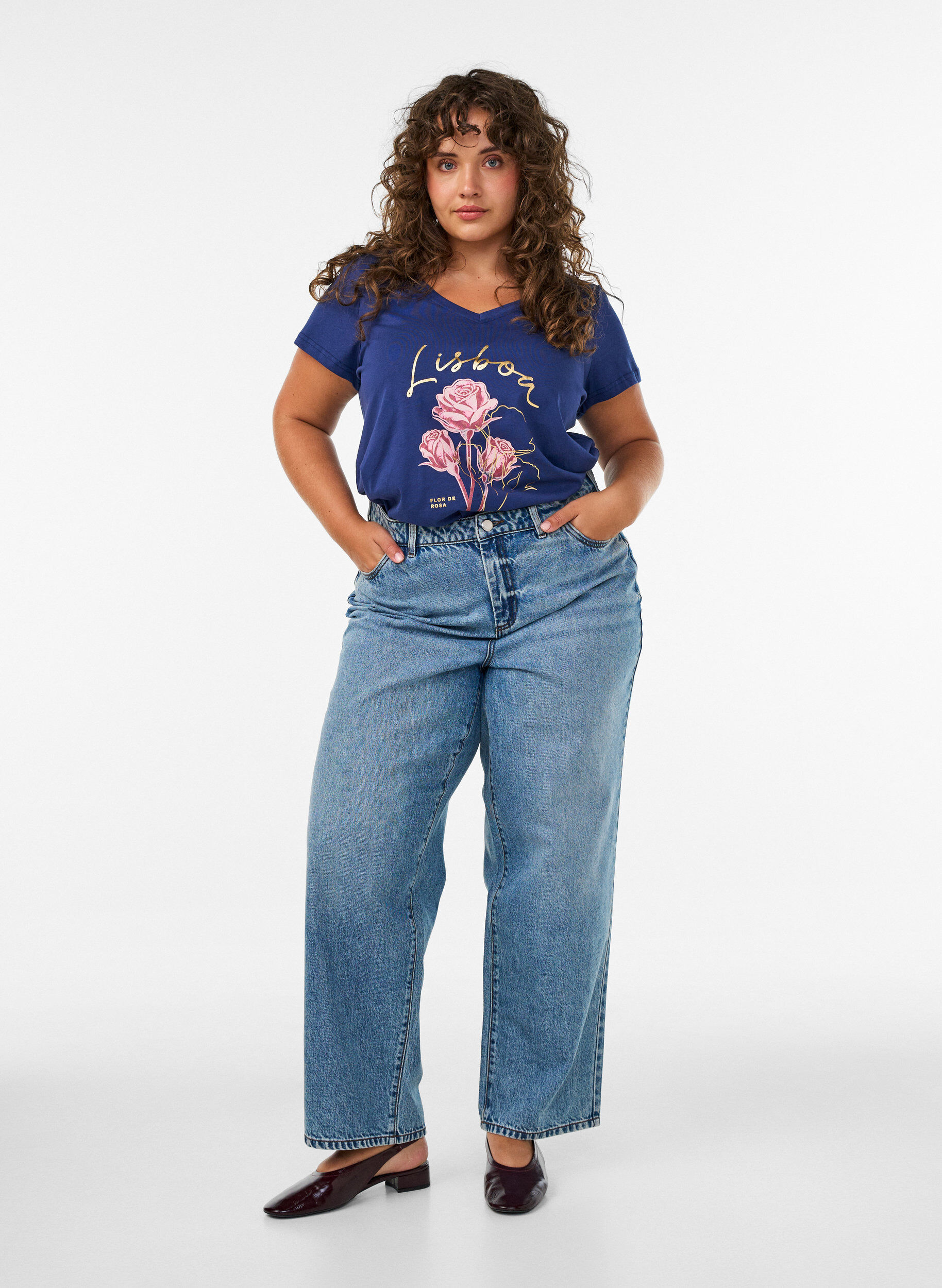 ZizziKatoenen T-shirt met V-hals en print aan de voorkant, Blauw, Model image number 1
