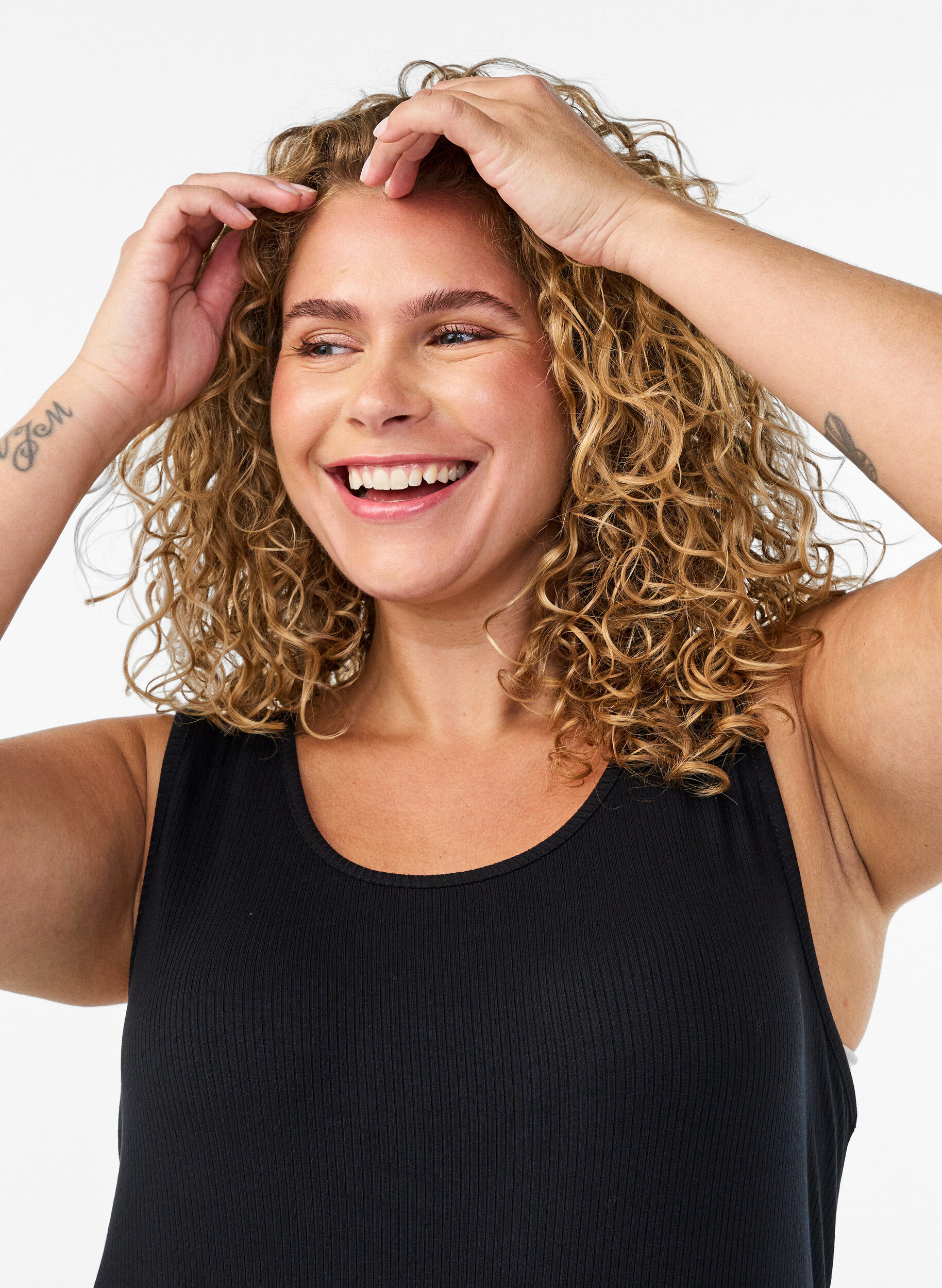 ZizziMouwloze ribjurk van viscose, Zwart, Model image number 2