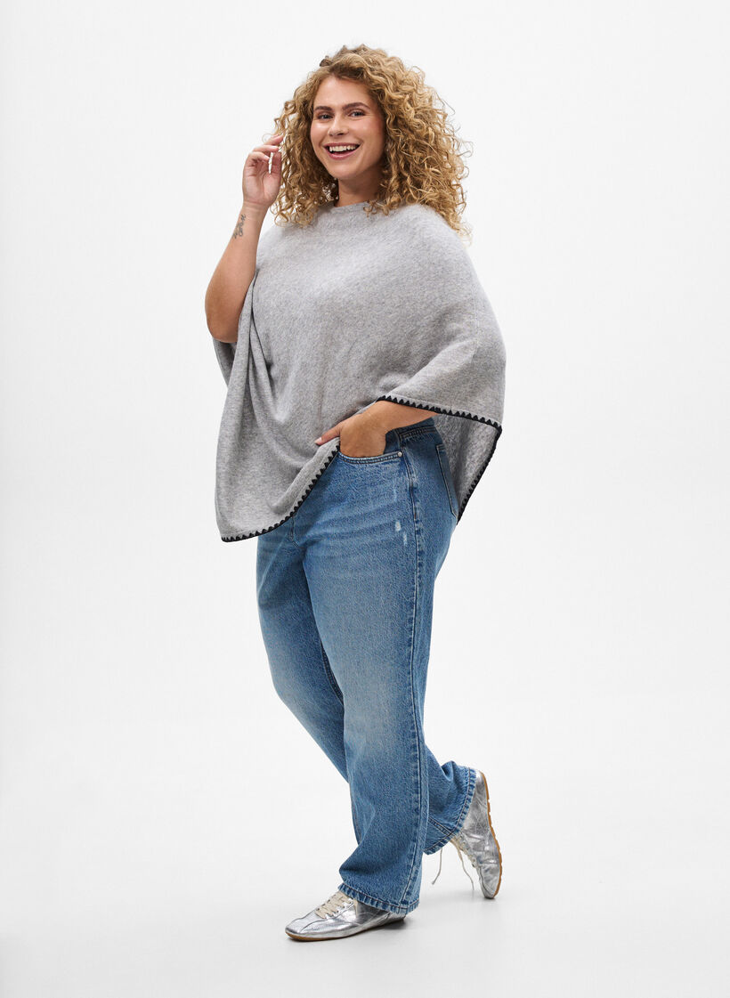Fijngebreide poncho, Light Grey Melange, Model