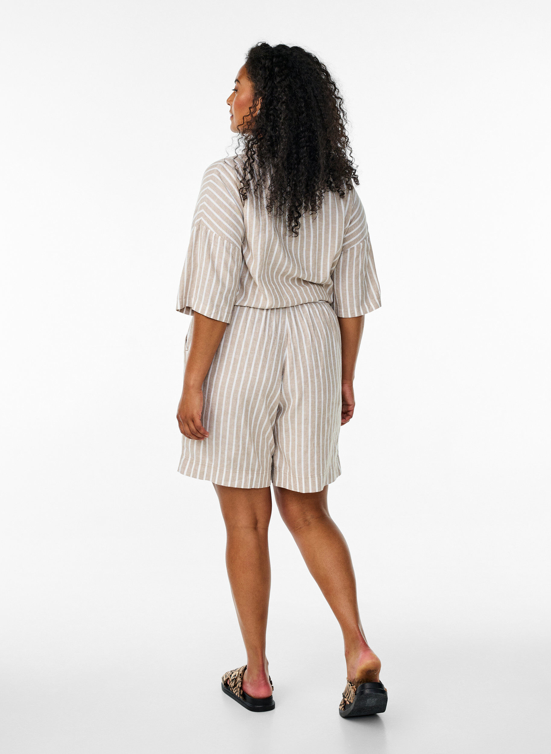 ZizziGestreepte korte broek van linnen en viscose, Beige, Model image number 2