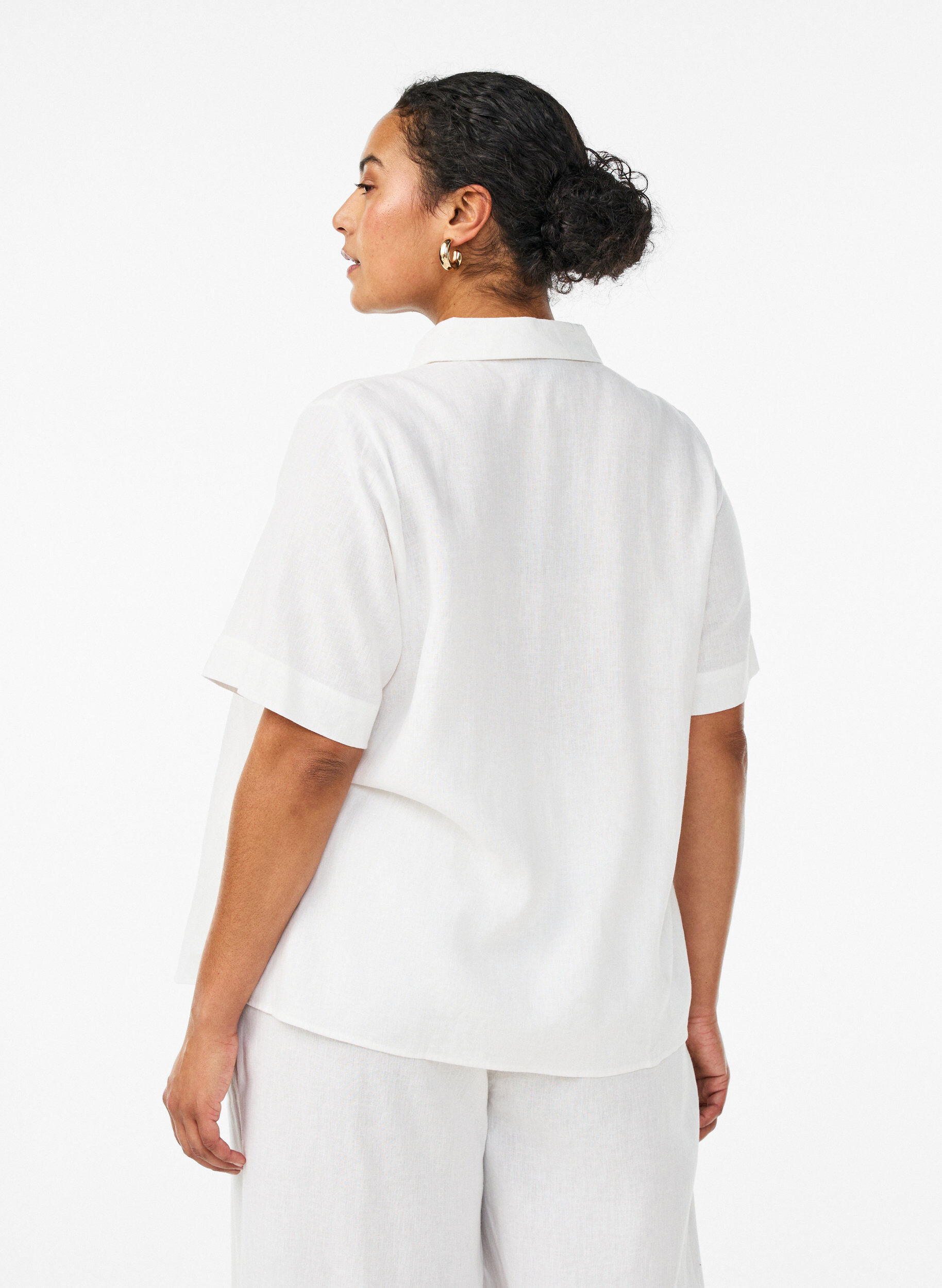 Zizzi Chemise &agrave; manches courtes en lin et viscose, Blanc, Model image number 2