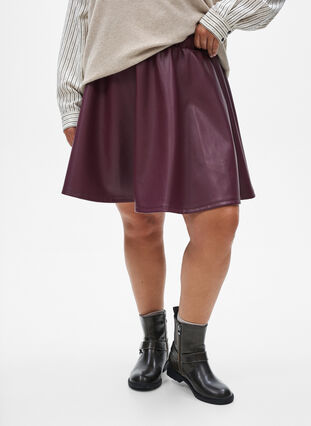 ZizziKorte skaterskirt in imitatieleer, Vineyard Wine, Model image number 2