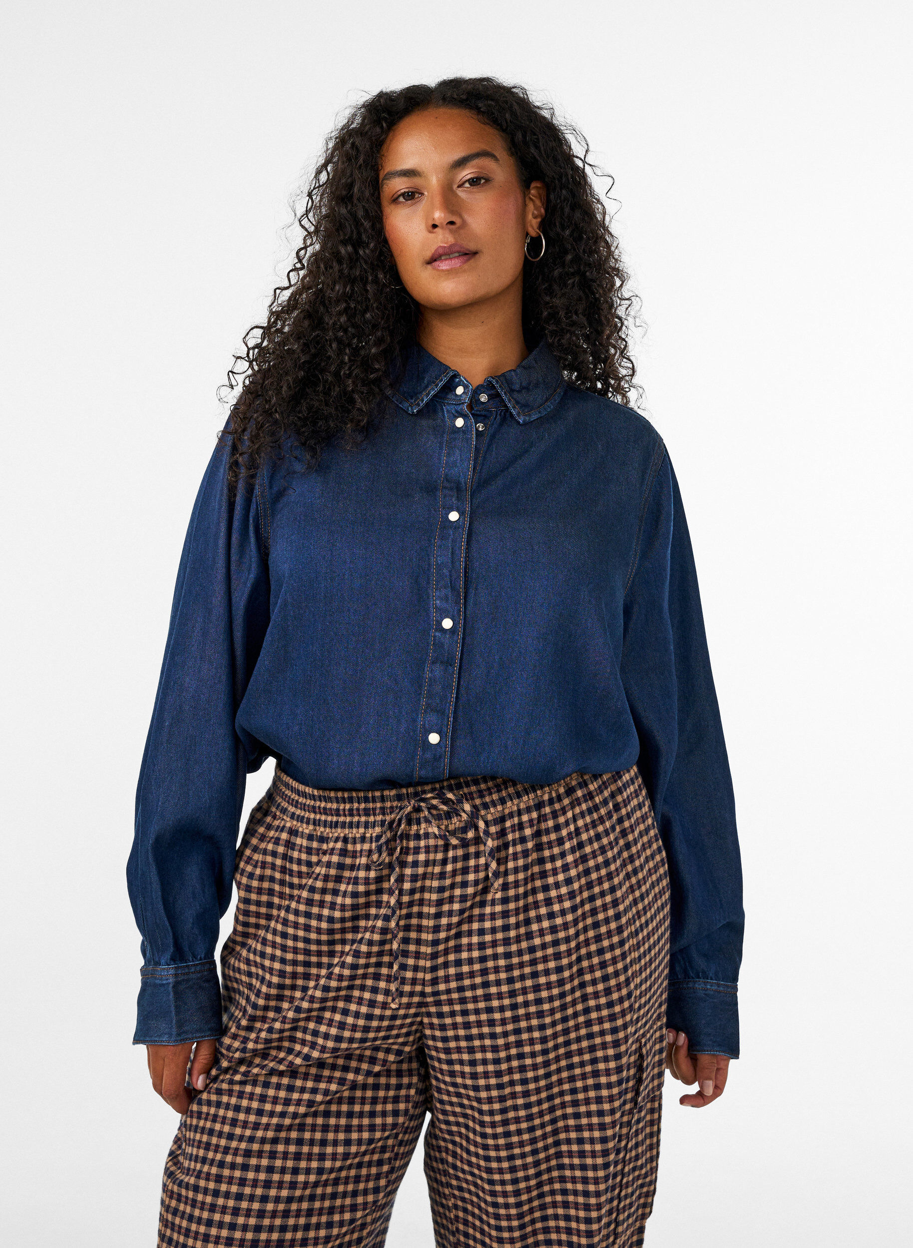 Denim blouse van lyocell met drukknopen, Blauw, Model