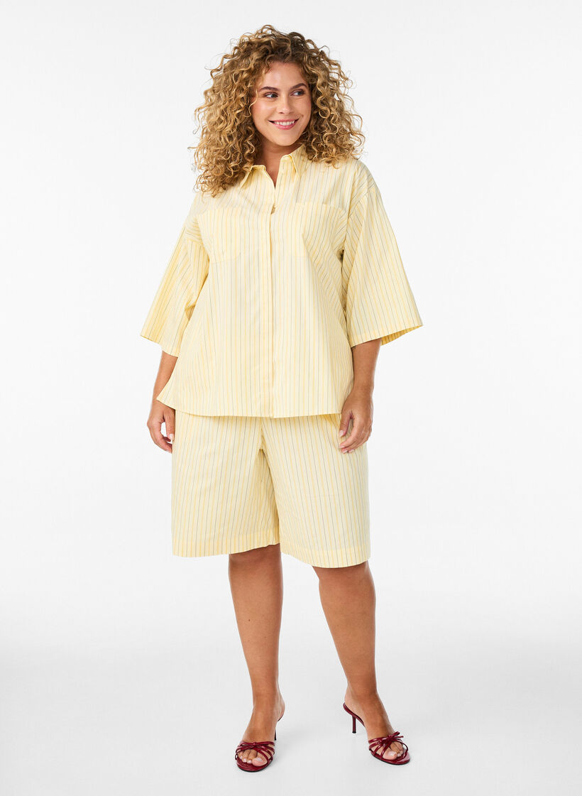 Gestreepte shorts met een hoge taille en los pasvorm, Geel, Model