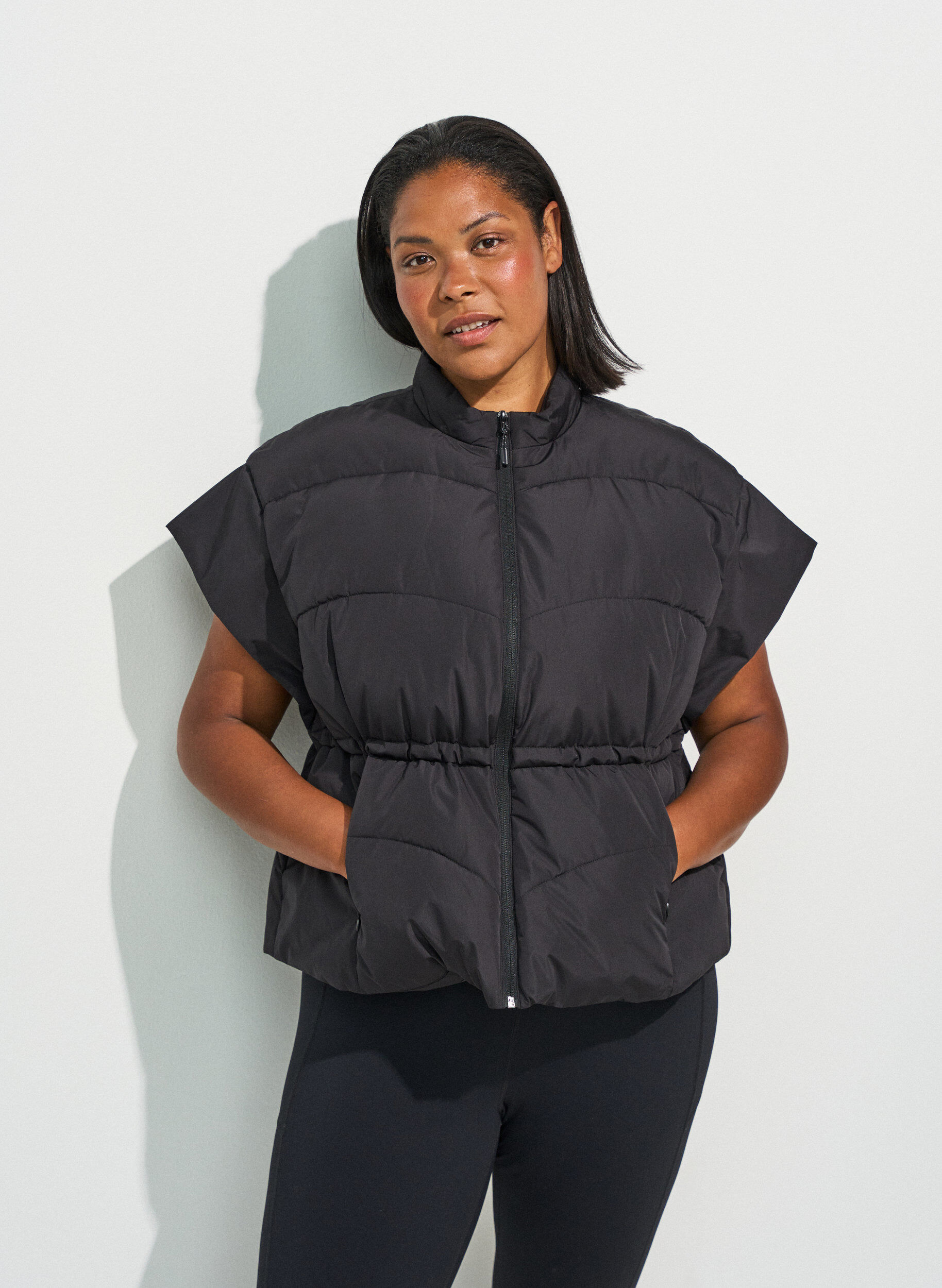 Puffer gilet met verstelbare taille, Zwart, Model