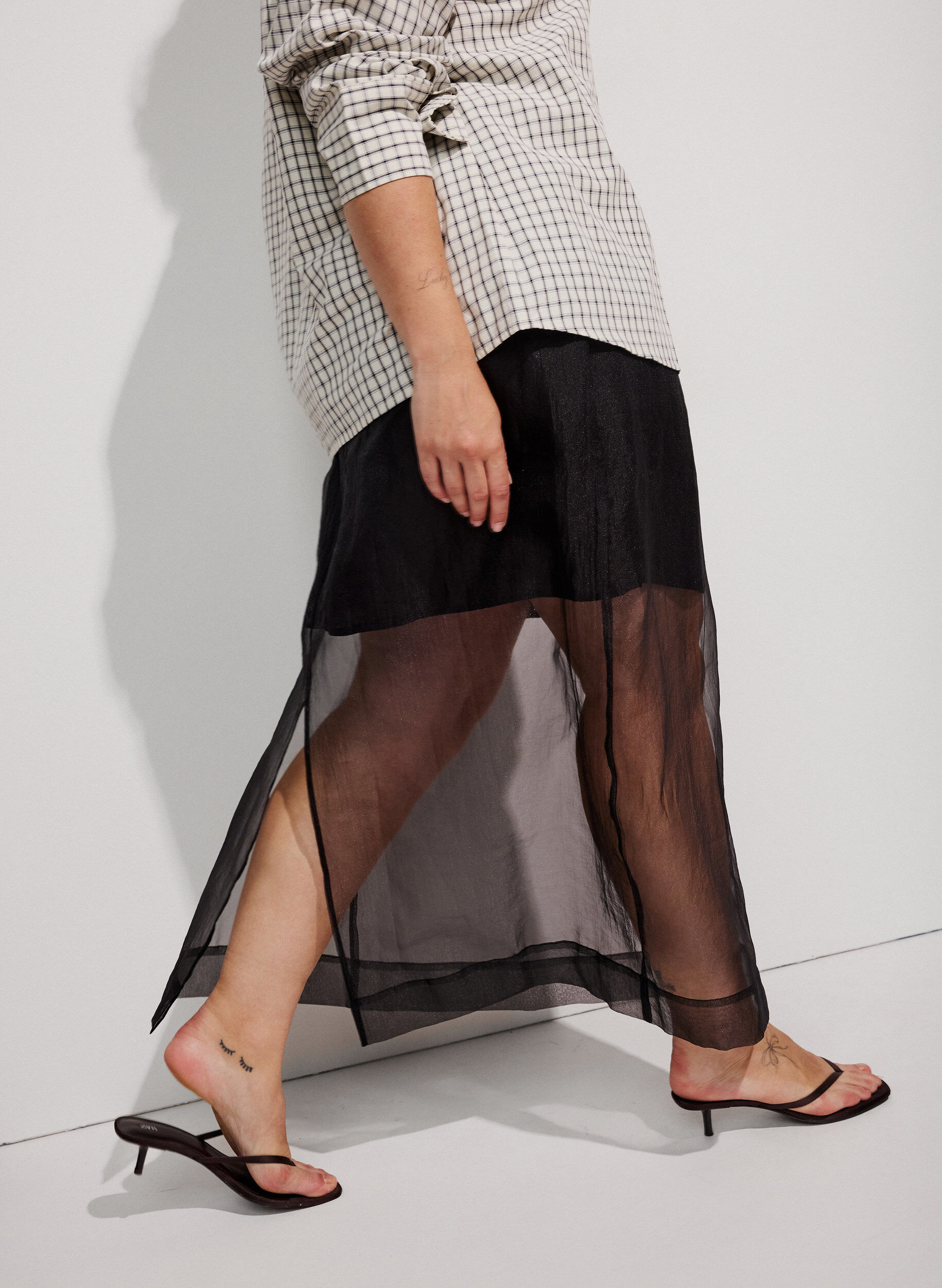 Lange rok in organza-look, Zwart, Model