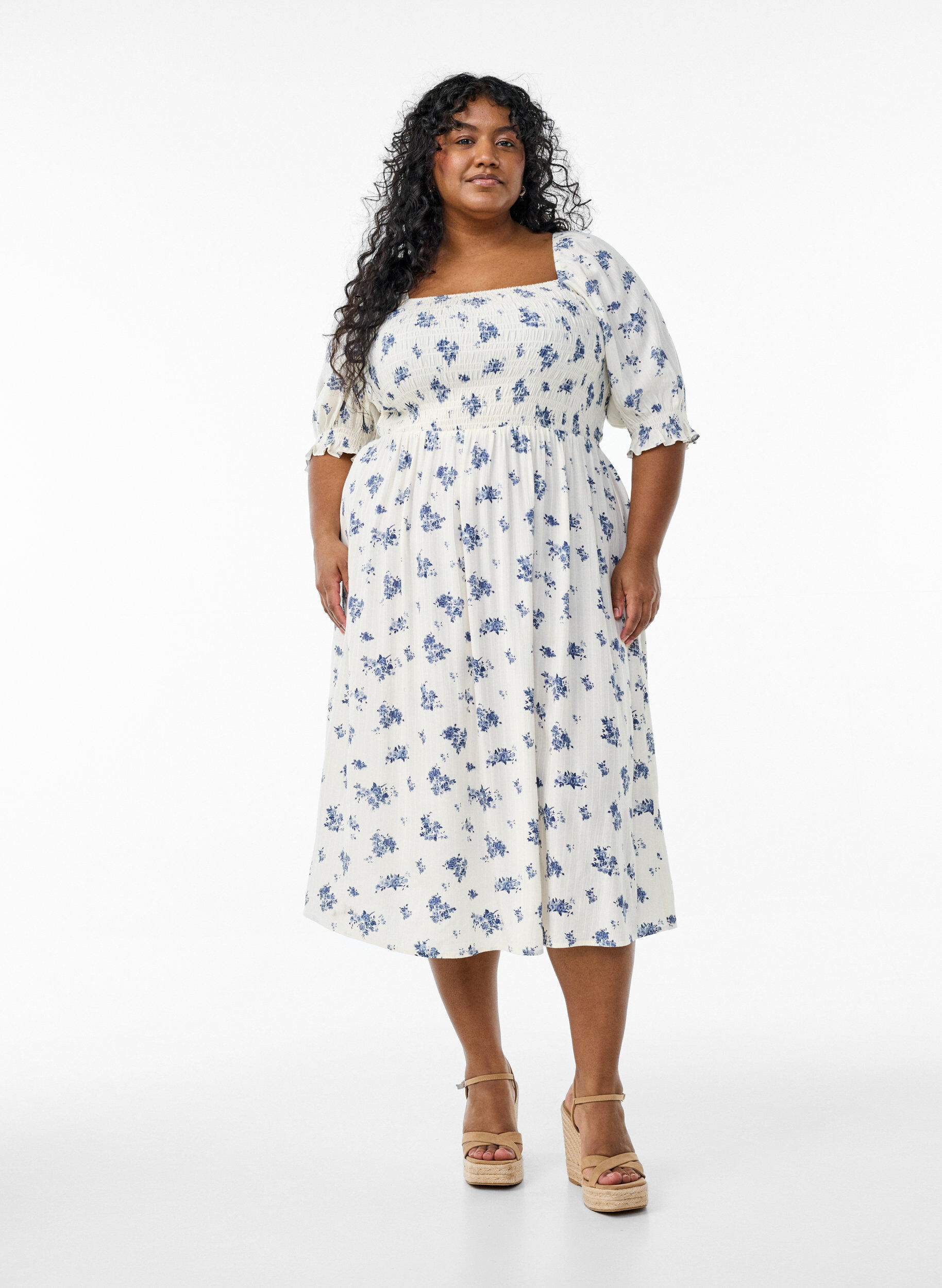 Gebloemde viscose midi-jurk met smock, Wit, Model