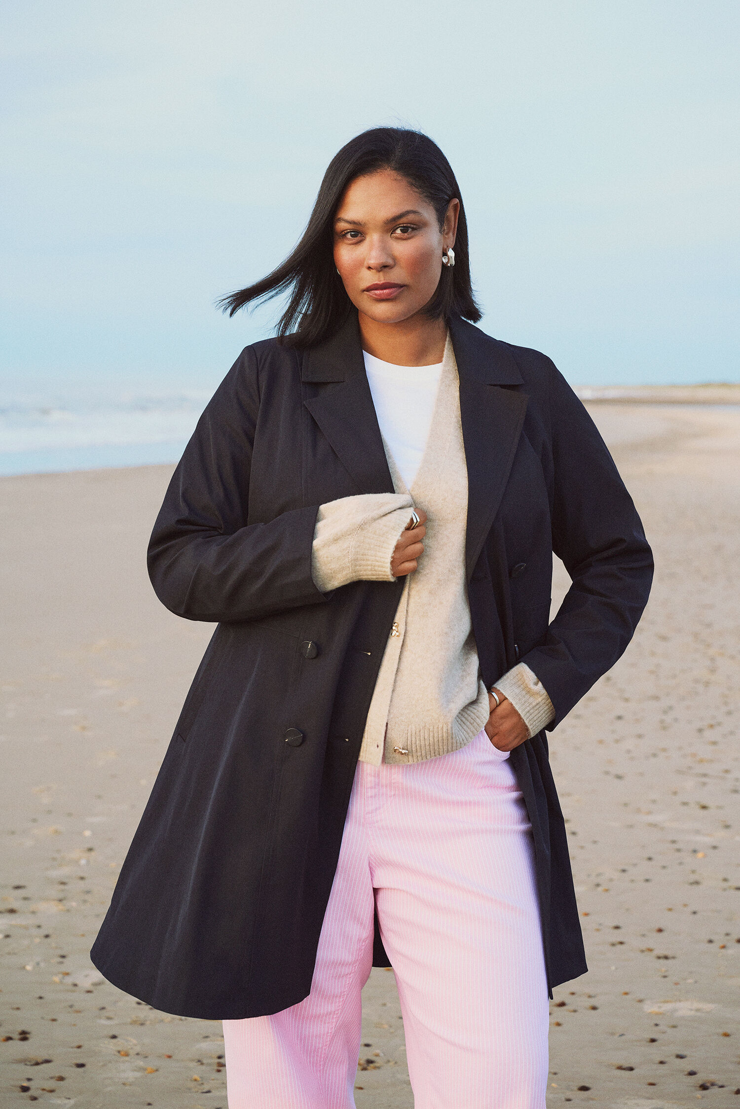 ZizziZwarte trenchcoat, , Model