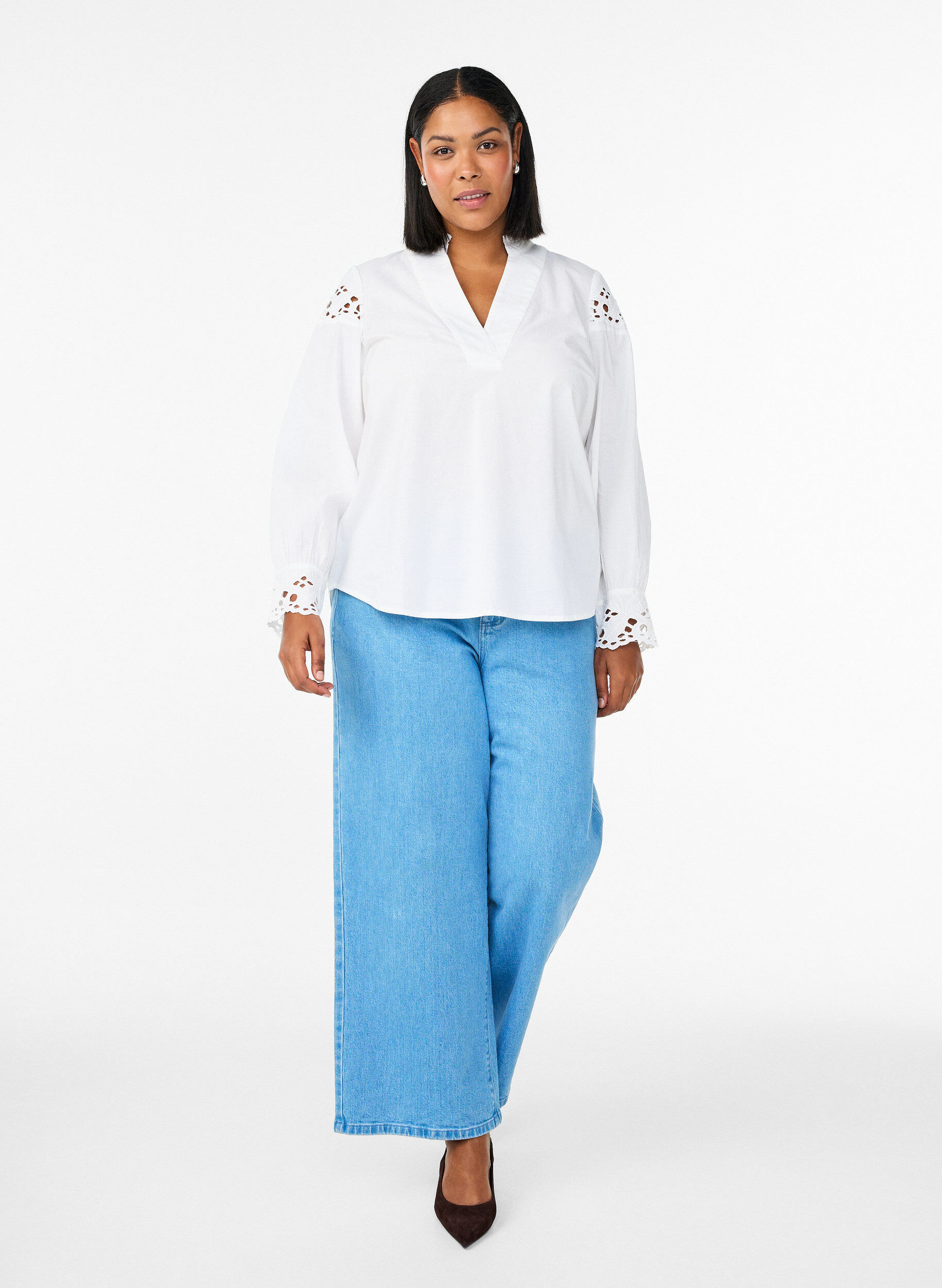 ZizziBlouse met V-hals en broderie anglaise details, Wit, Model image number 1