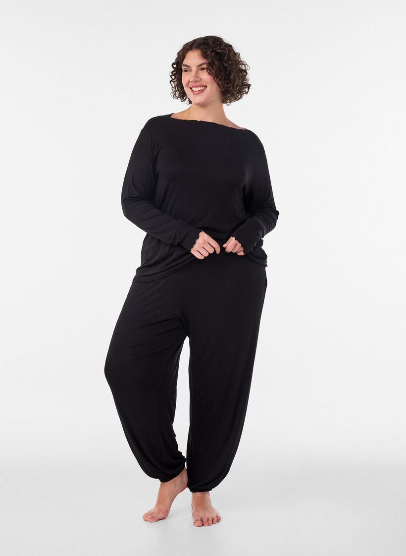 Losse pyjamabroek in viscose met een elastische taille, Zwart, Model image number 0