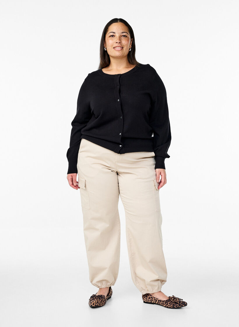 Gebreid vest met knopen in viscosemix, Black, Model image number 2