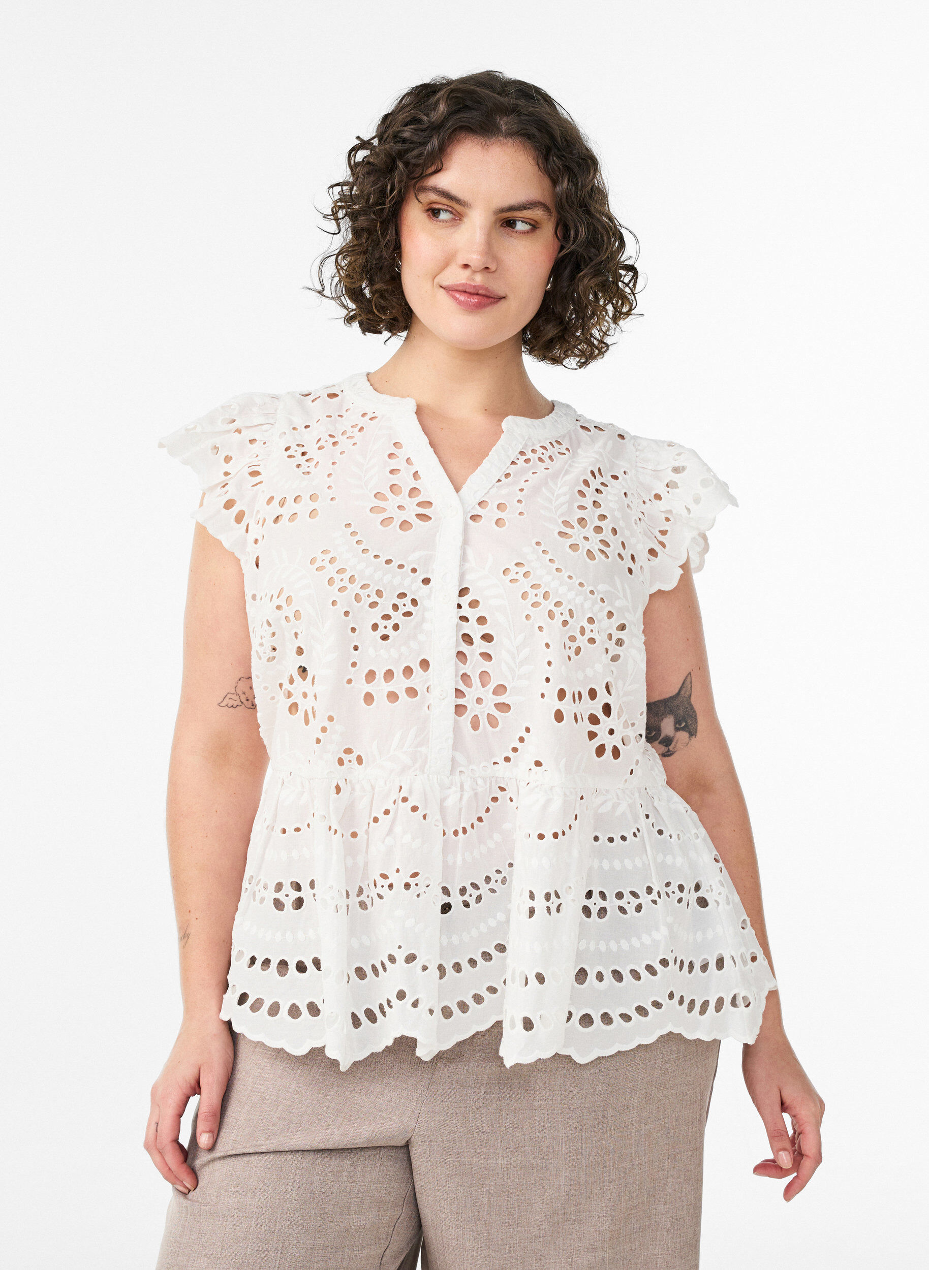 Blouse sans manches en broderie anglaise avec volants, Blanc, Model