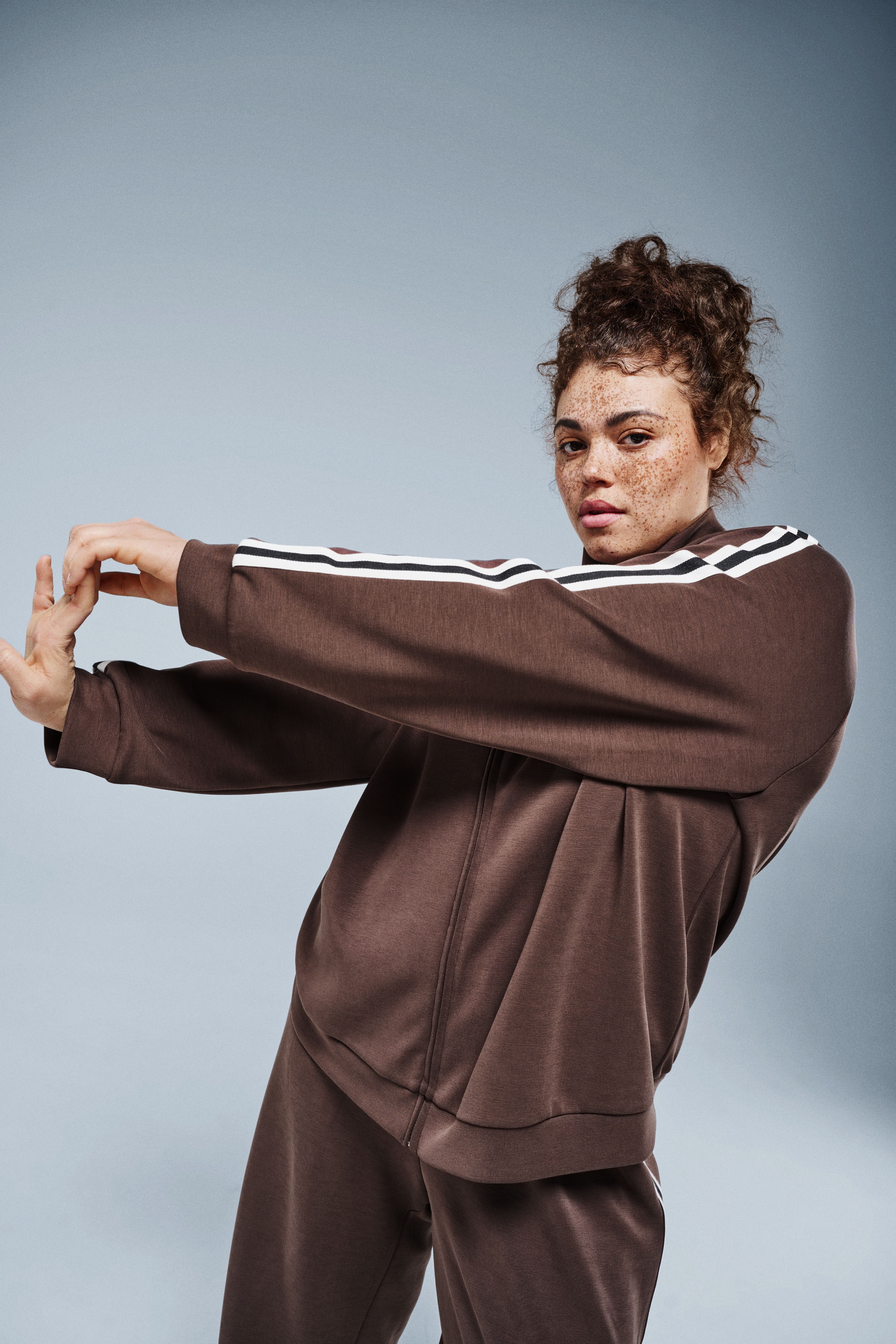 ZizziBruin trainingspak, , Model