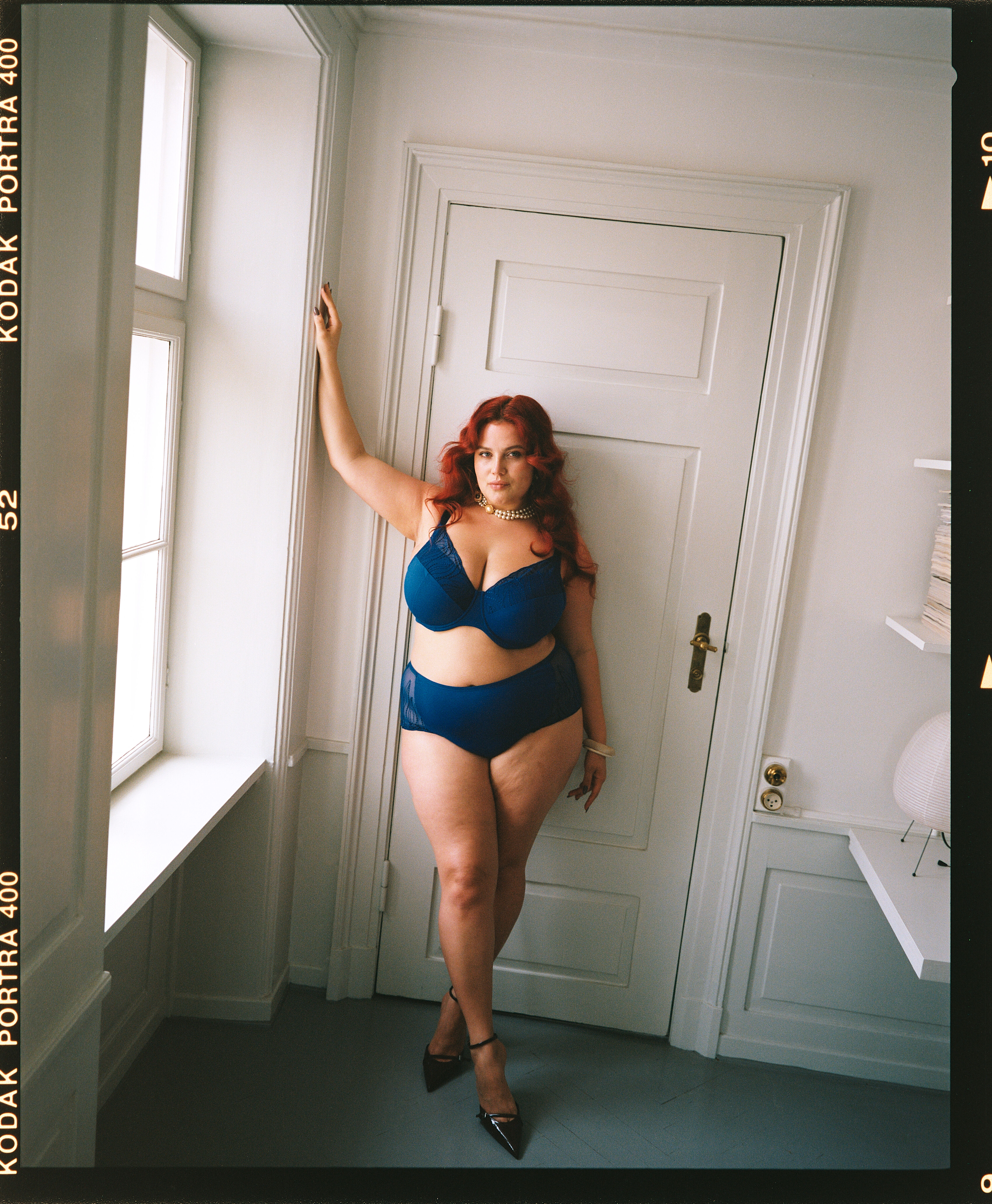 ZizziSet in blauw met mooie details , , Model