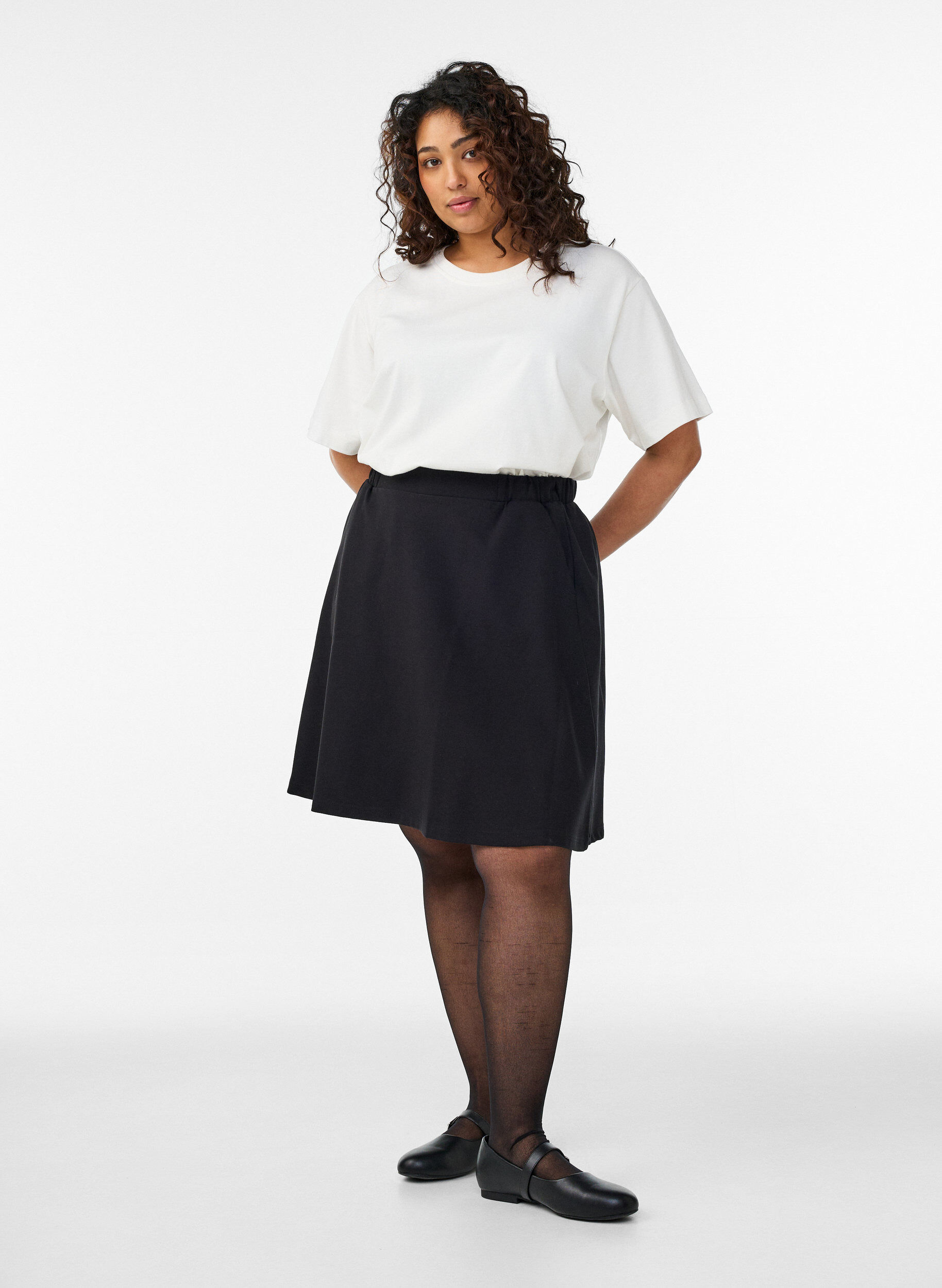 ZizziSkaterrok in viscose, Zwart, Model image number 1