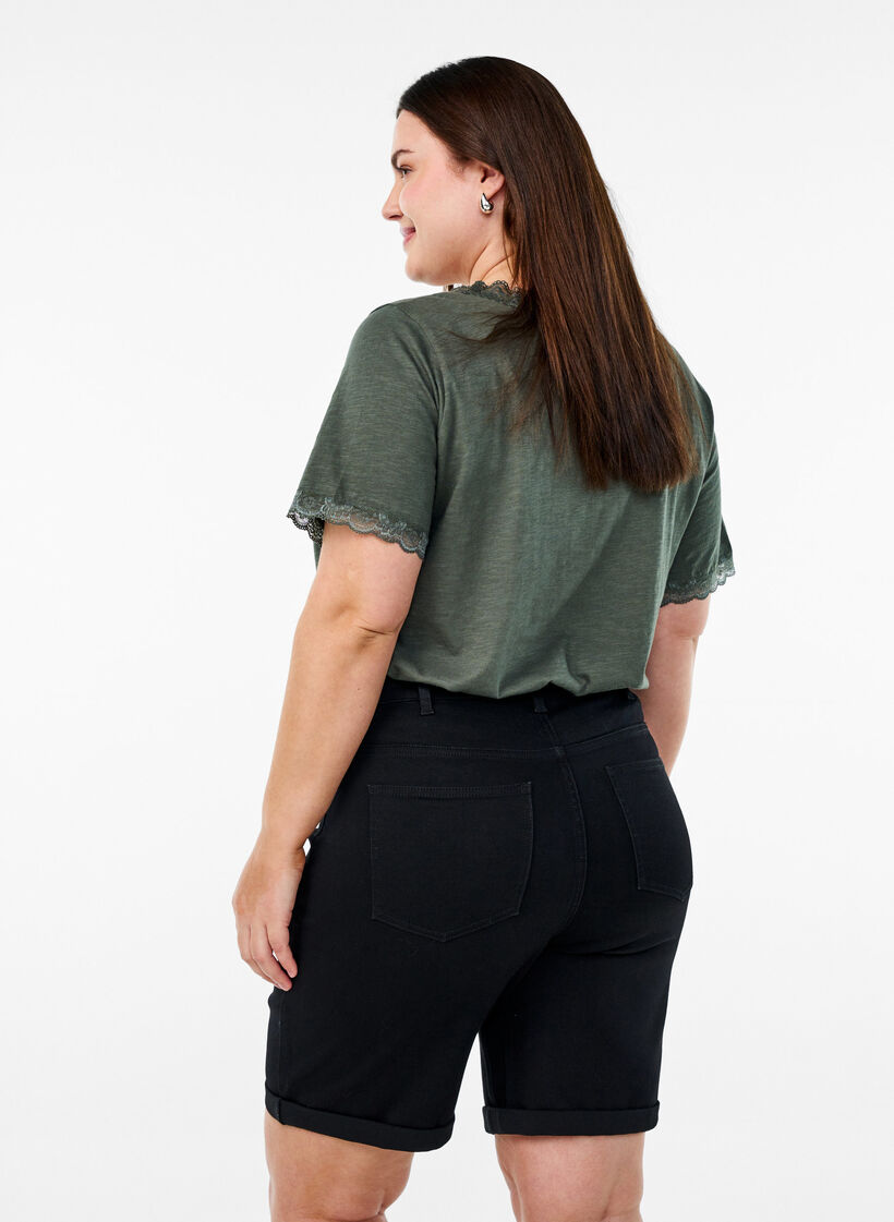 Strakzittende denim shorts met een hoge taille, Zwart, Model image number 2