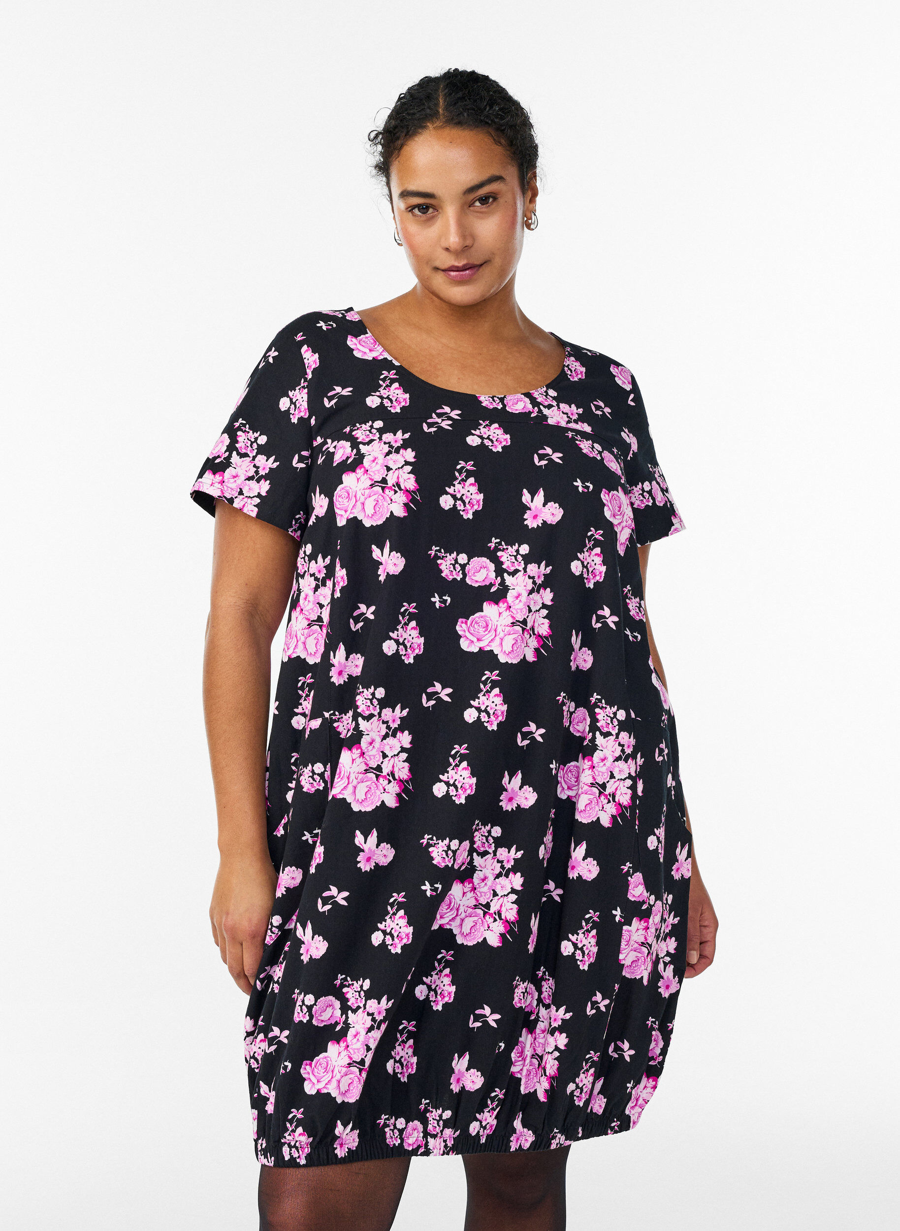 Katoenen jurk met korte mouwen en print, Zwart, Model