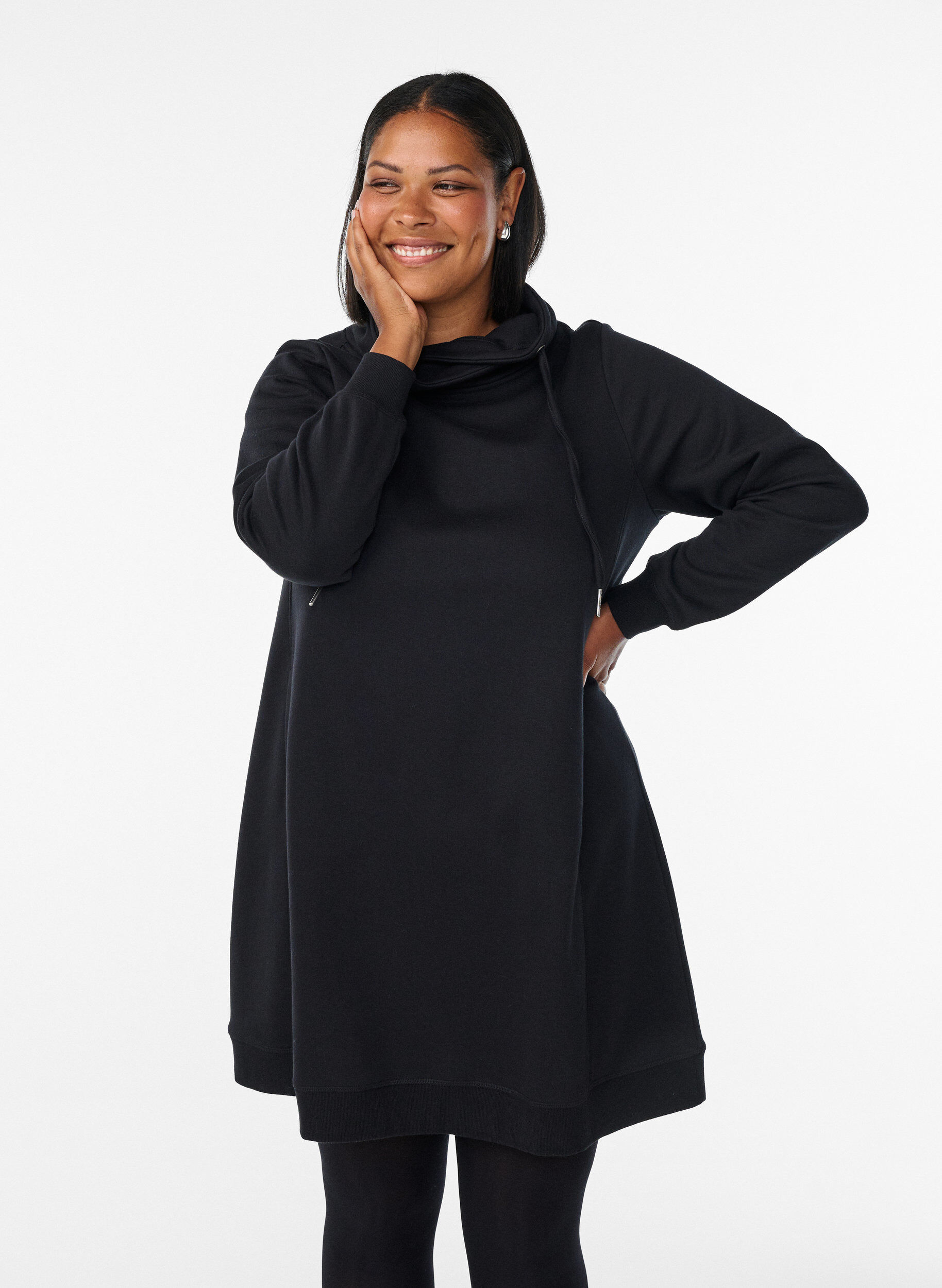 Kort sweatshirt jurk met hoge kraag en zakken, Zwart, Model