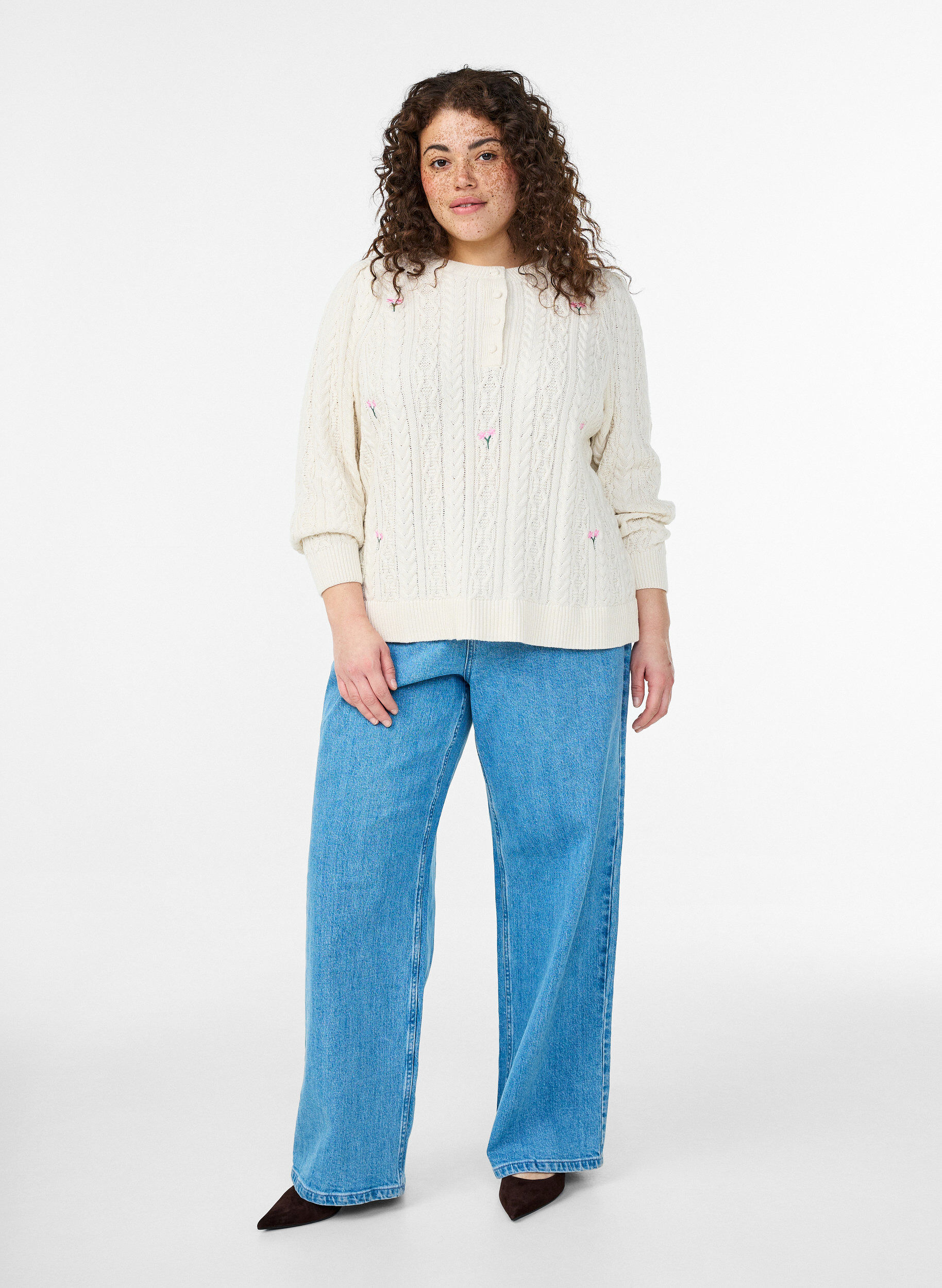 ZizziGebreide blouse met kabelpatroon en geborduurde bloemen, Wit, Model image number 1