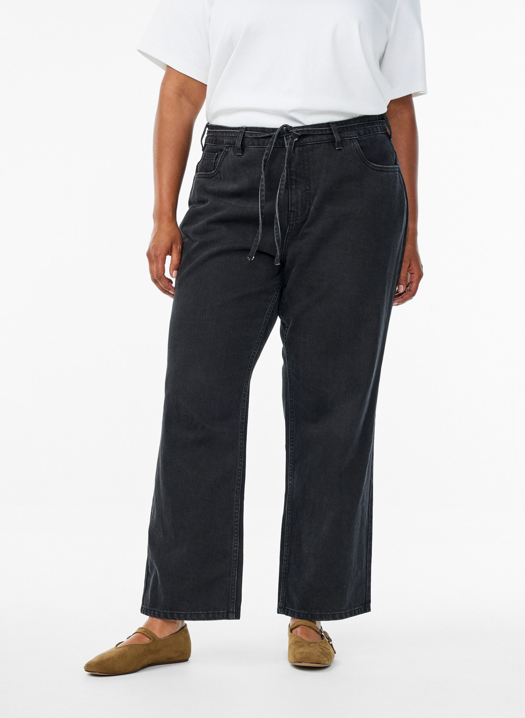 ZizziStraight-fit jeans met een strikceintuur, Zwart, Model image number 2