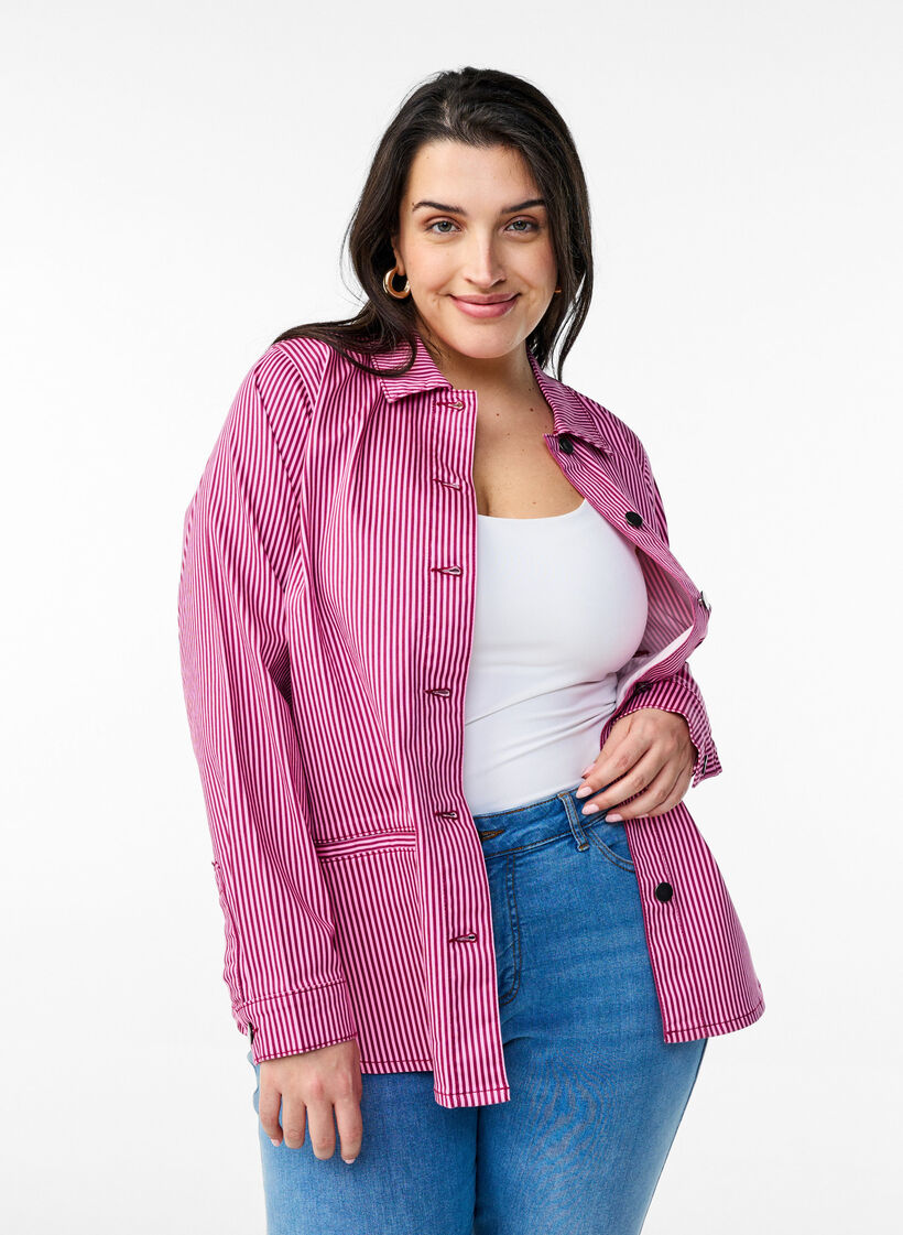 Gestreept shirt met zakken, Red Stripe Gestreept shirt met zakken, Red Stripe, Model