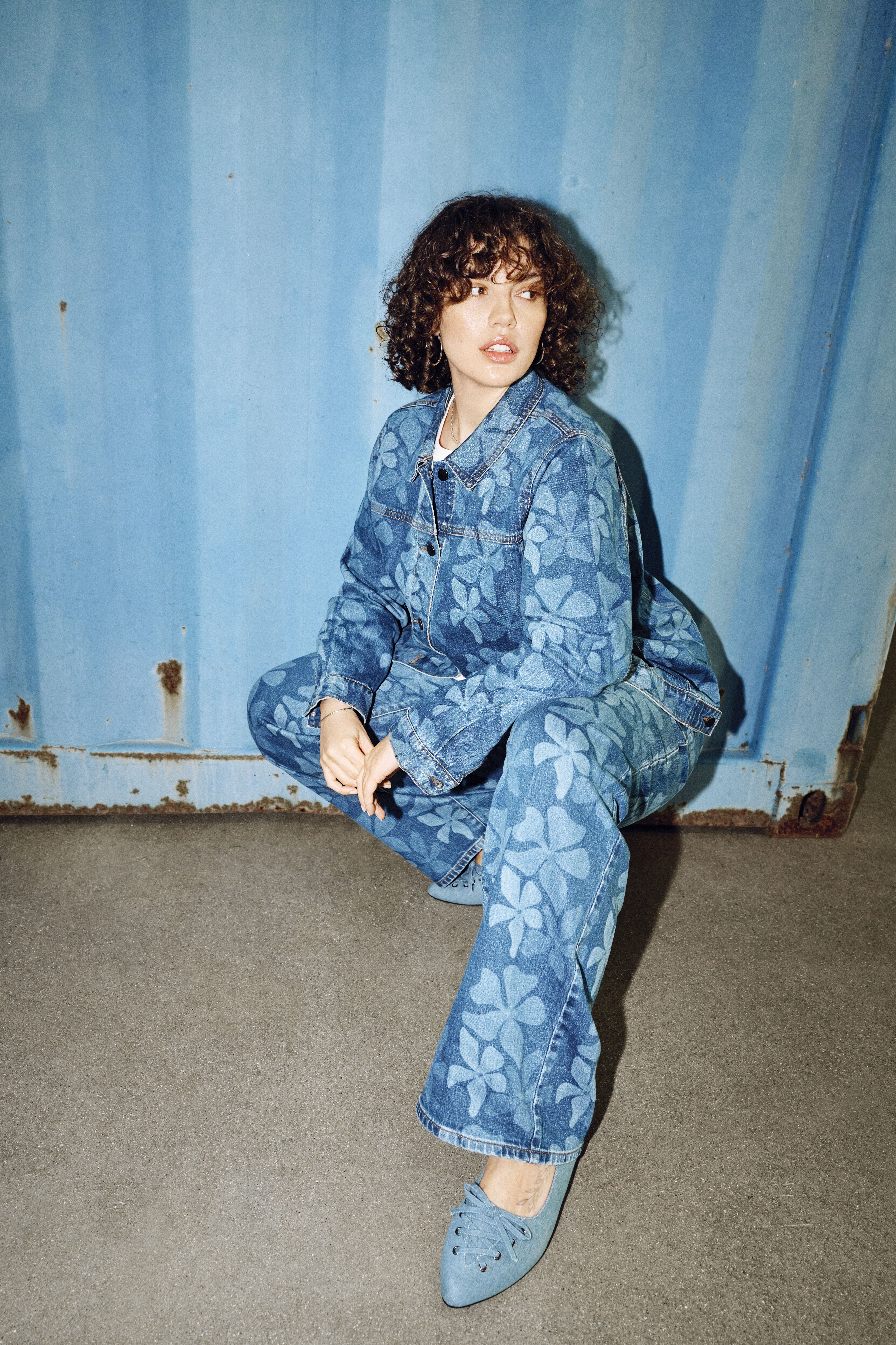 ZizziDenimjas met bloemenpatroon, , Model