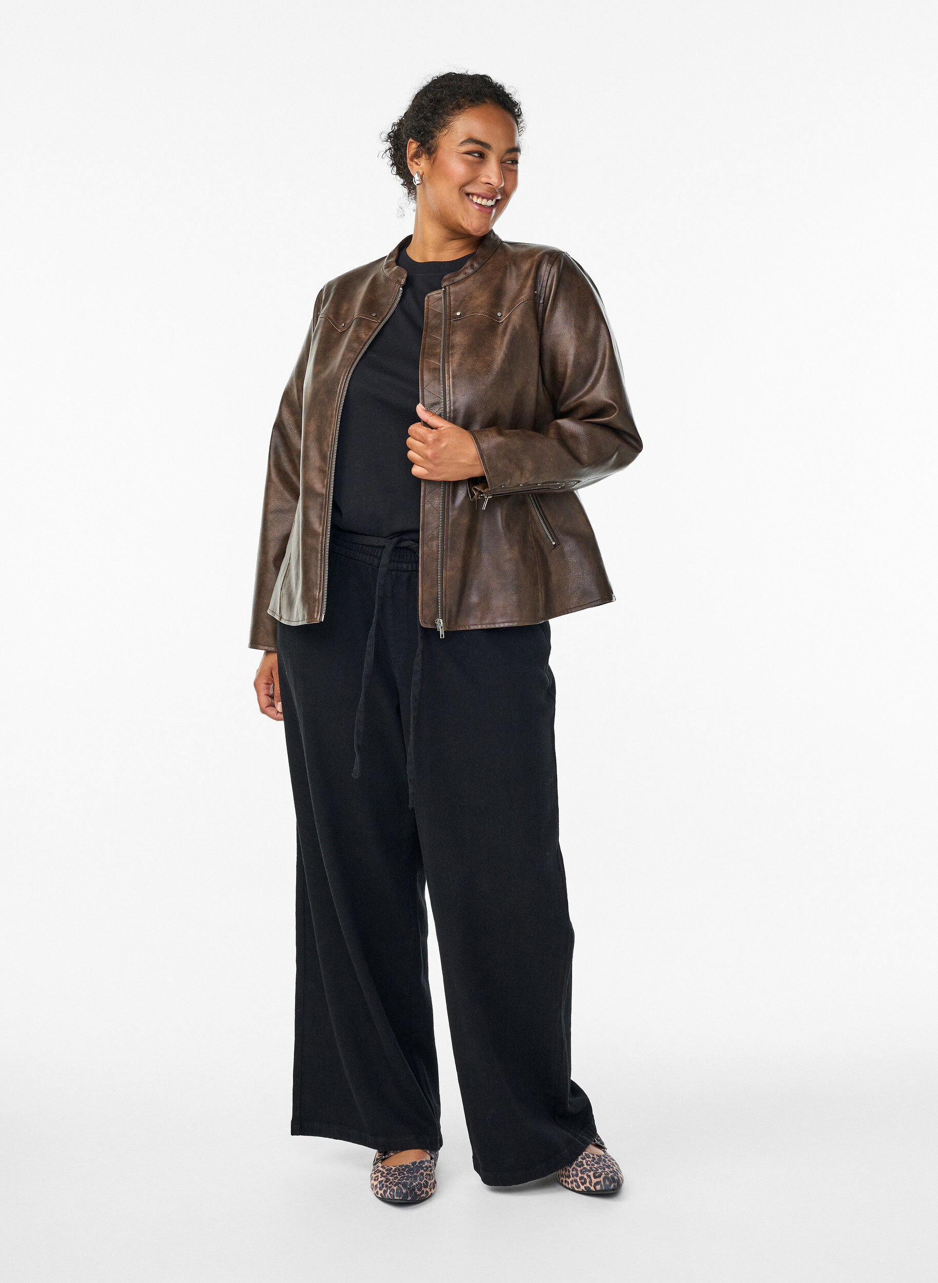 ZizziImitatieleer jack met studs en zakken, Bruin, Model image number 1