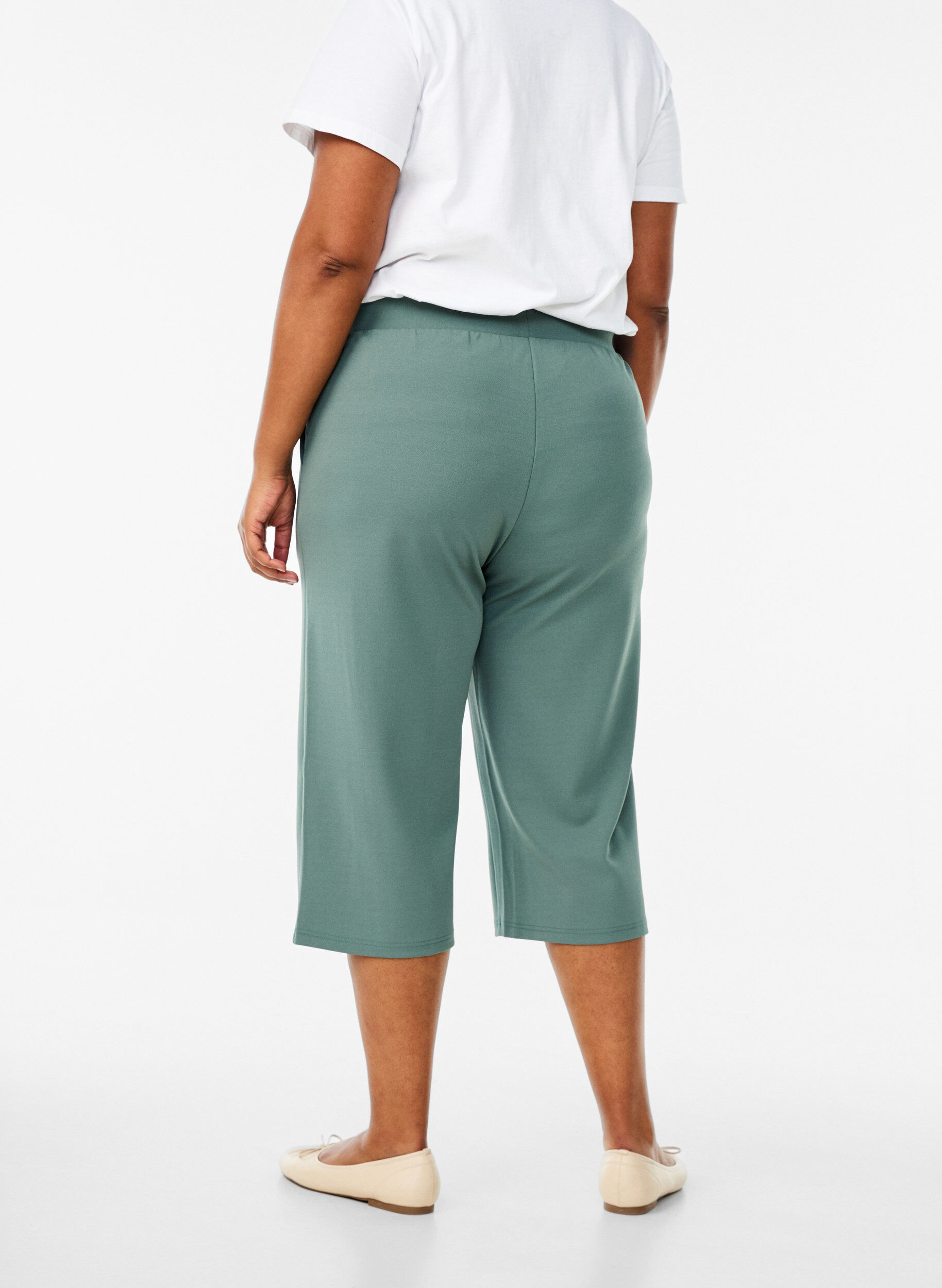 ZizziHoog getailleerde kniebroek met losse pasvorm, Groen, Model image number 1