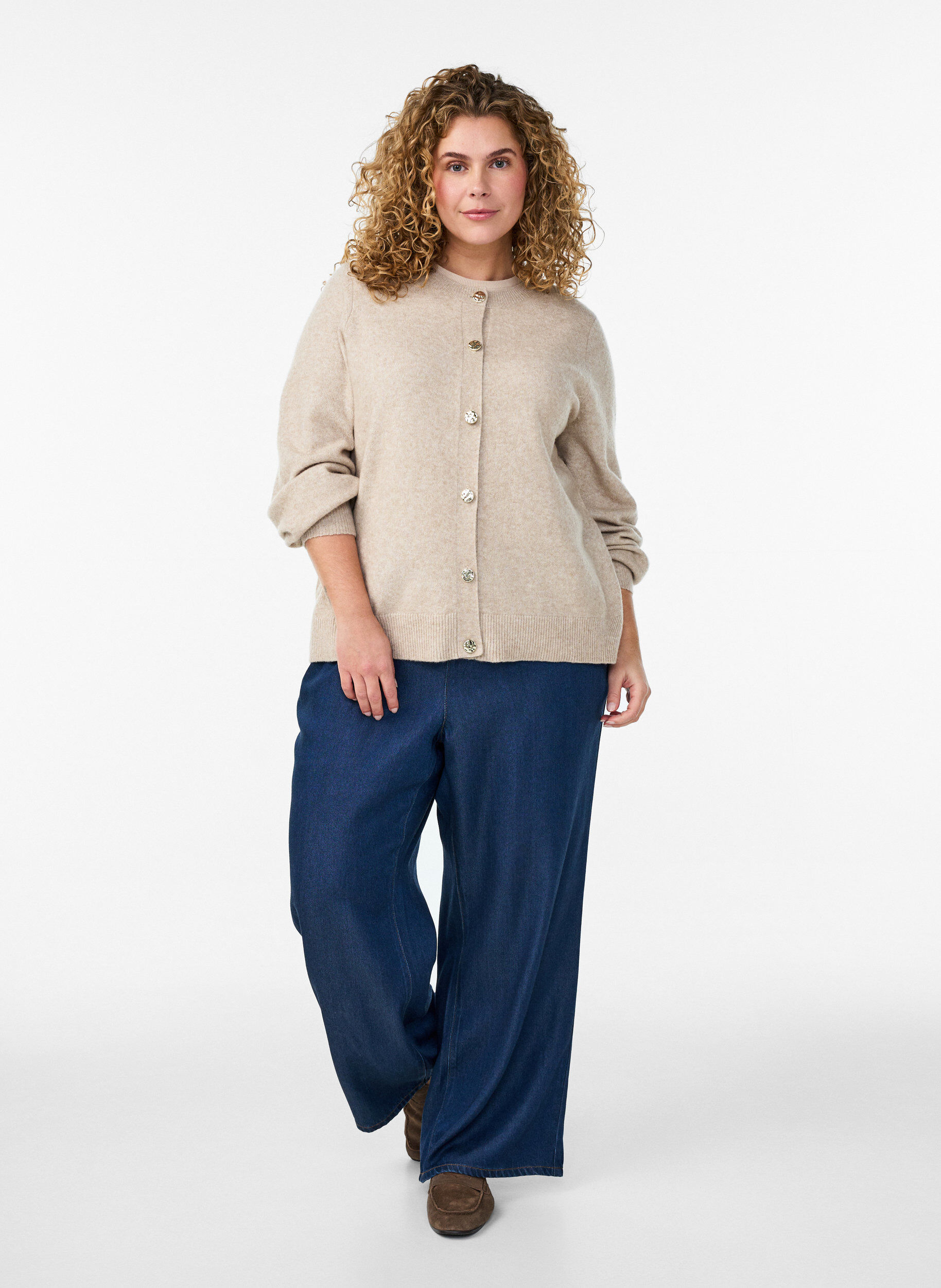 ZizziVest in zacht breisel met goudkleurige knopen, Beige, Model image number 1