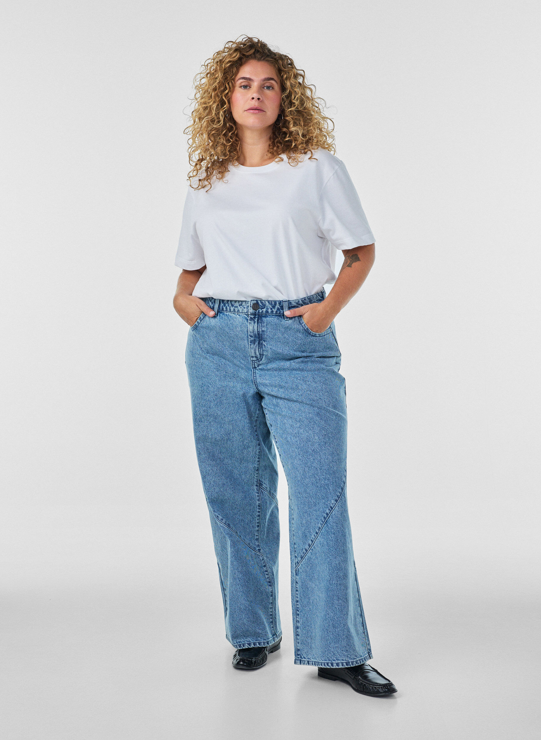 Wide fit jeans met naaddetails, Blauw, Model