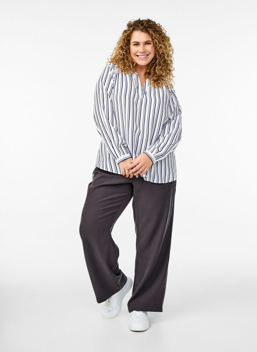 FLASH - Gestreepte blouse met V-hals, Wit, Model image number 1