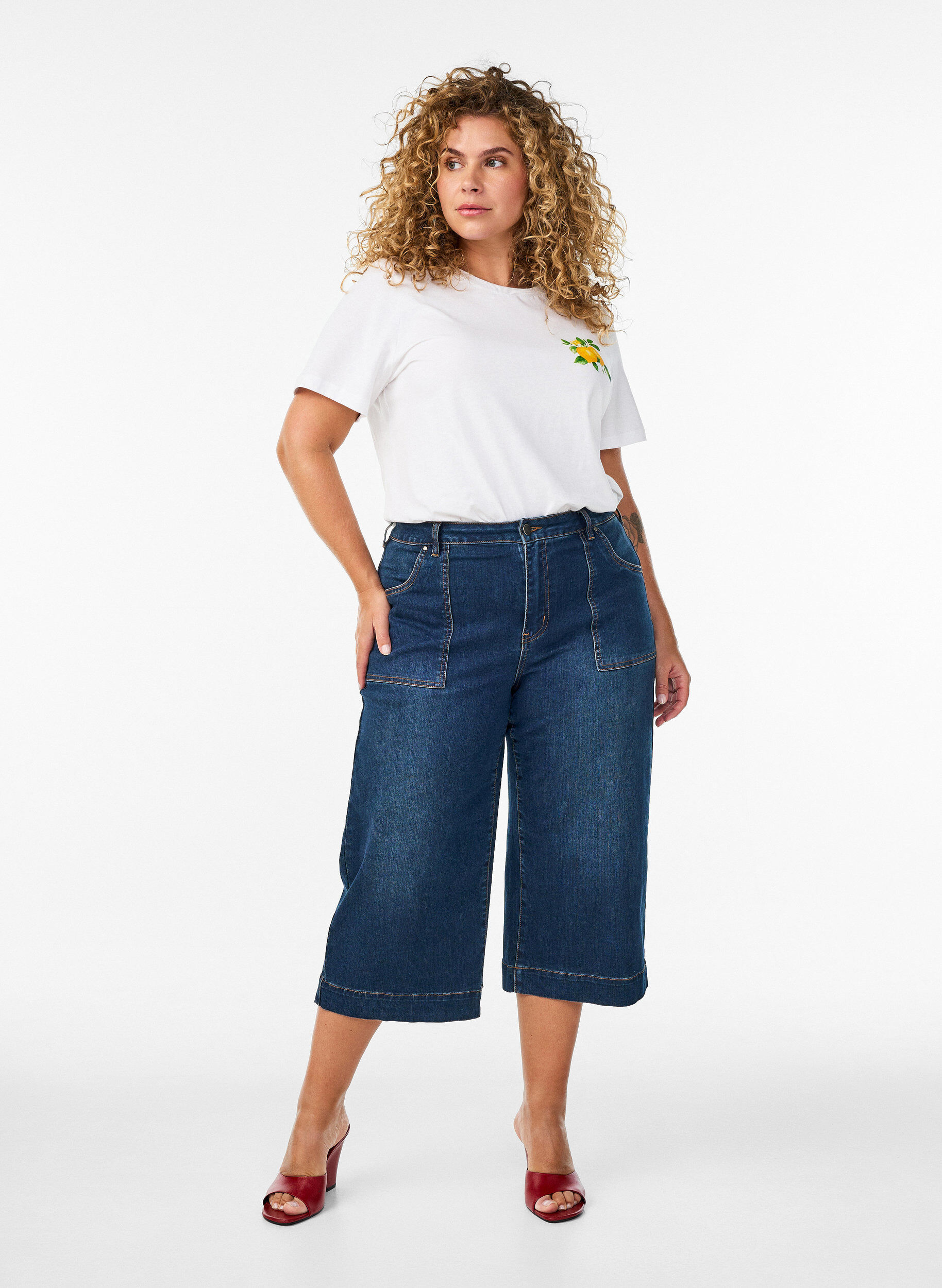 Zizzi T-shirt en coton bio avec imprim&eacute; agrumes, Blanc, Model image number 1