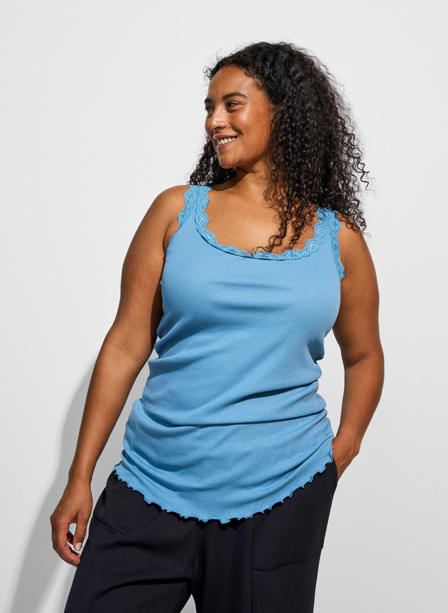 ZizziTop met kant, Blauw, Model image number 3