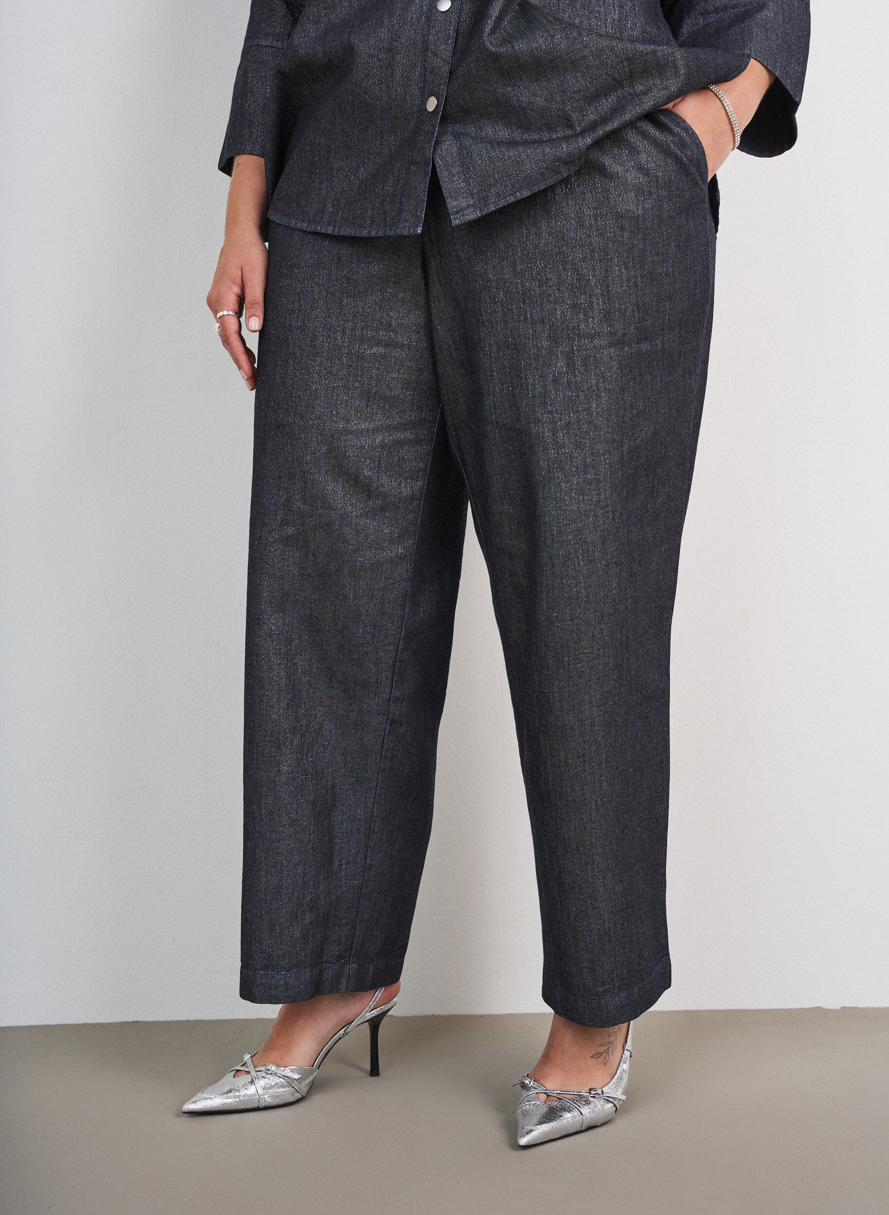 ZizziStraight-fit jeans met glitterdraad, Grijs, Model image number 2