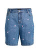 Korte spijkerbroek met hoge taille en geborduurde hartjes, Blauw, Packshot image number 0