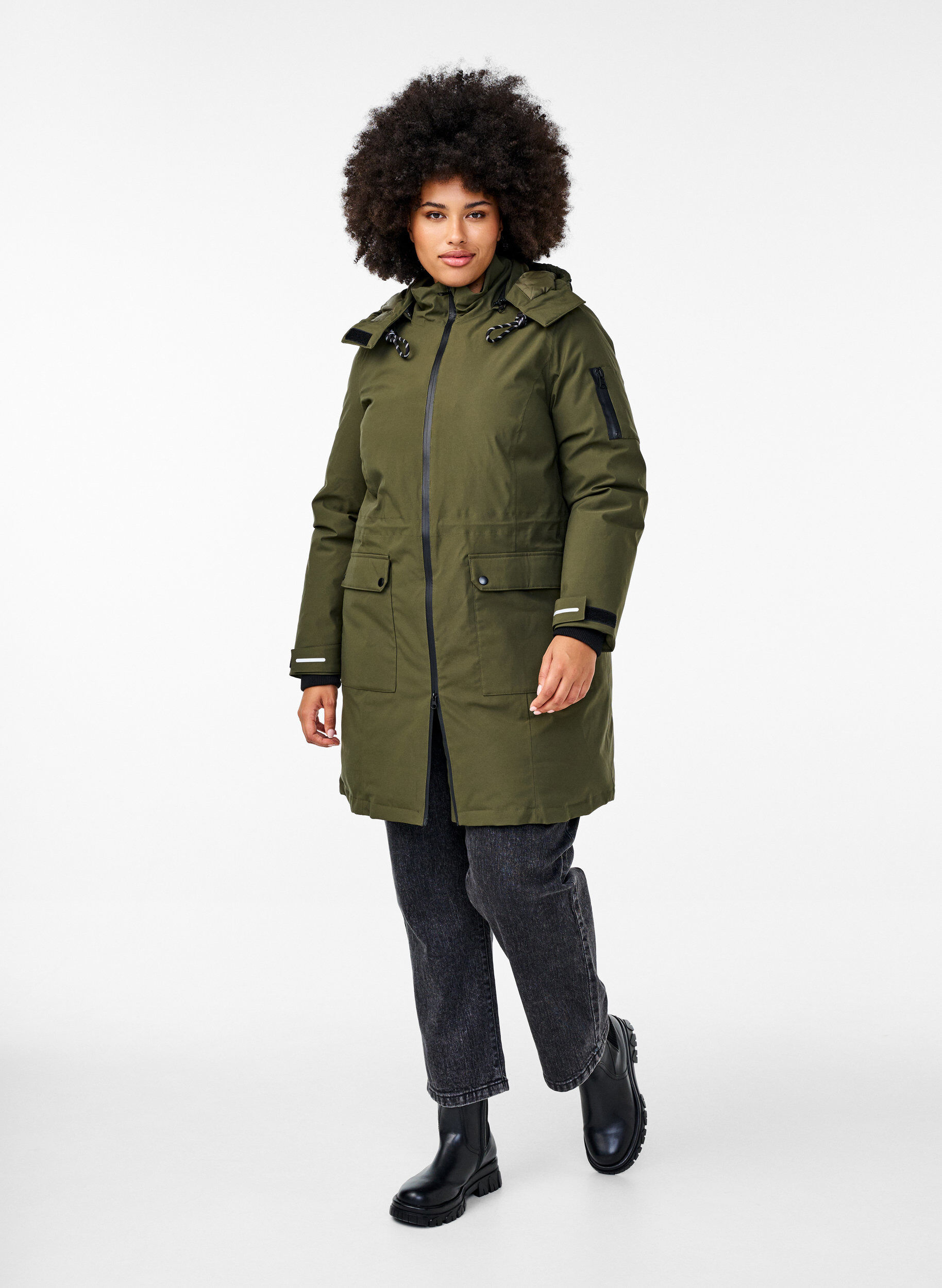 ZizziPraktische winterjas met capuchon en zakken, Groen, Model image number 1