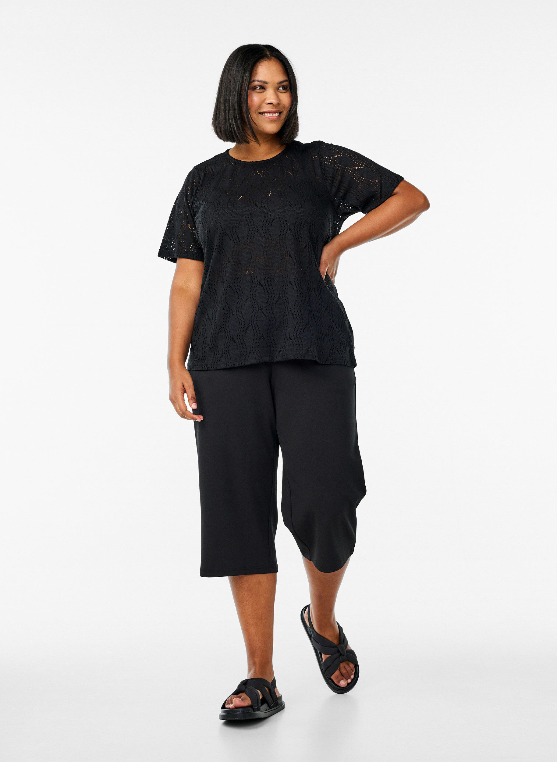 ZizziHoog getailleerde kniebroek met losse pasvorm, Zwart, Model image number 0