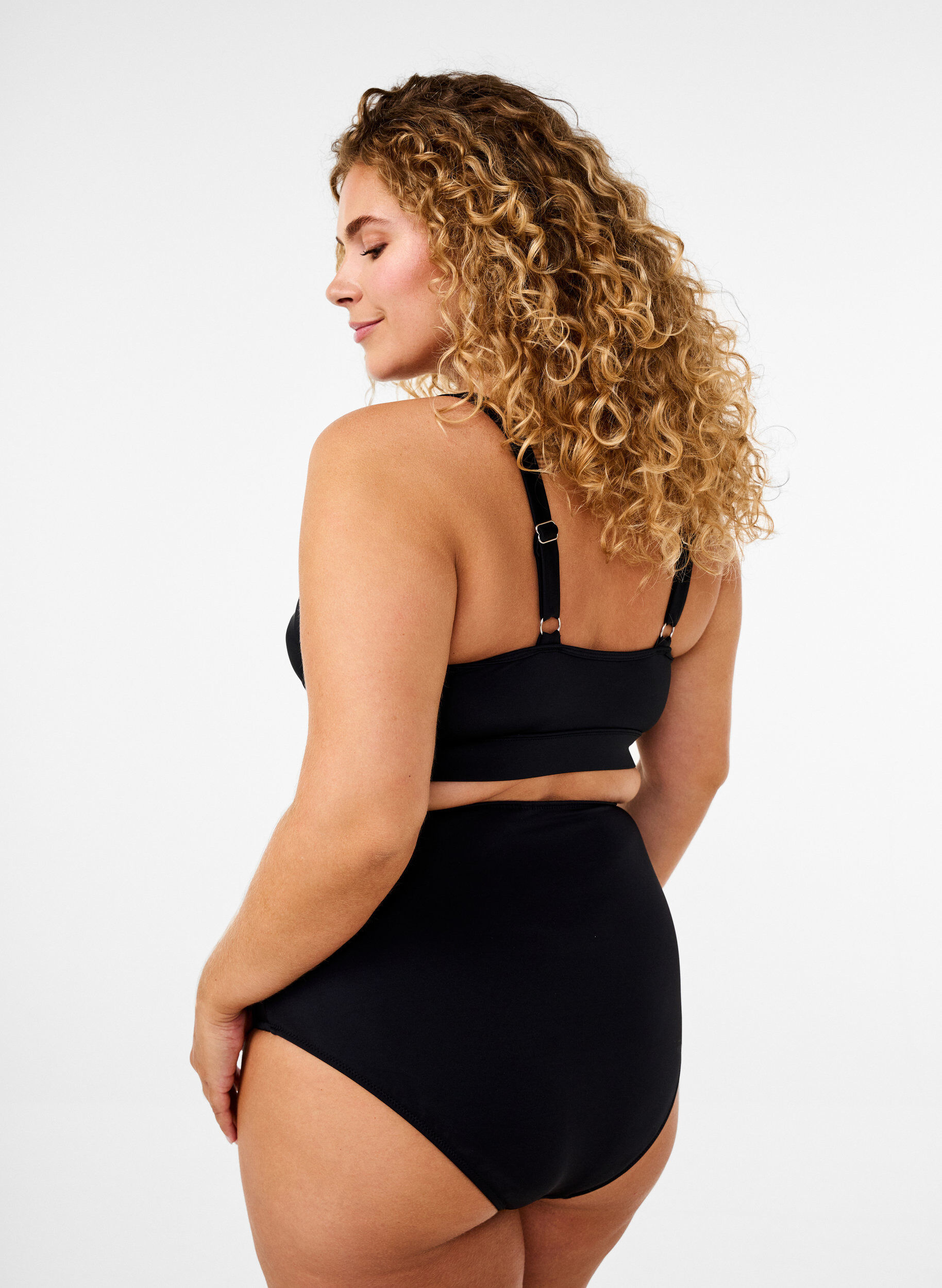 ZizziBikinitop met ruches en uitneembare pads, Zwart, Model image number 2