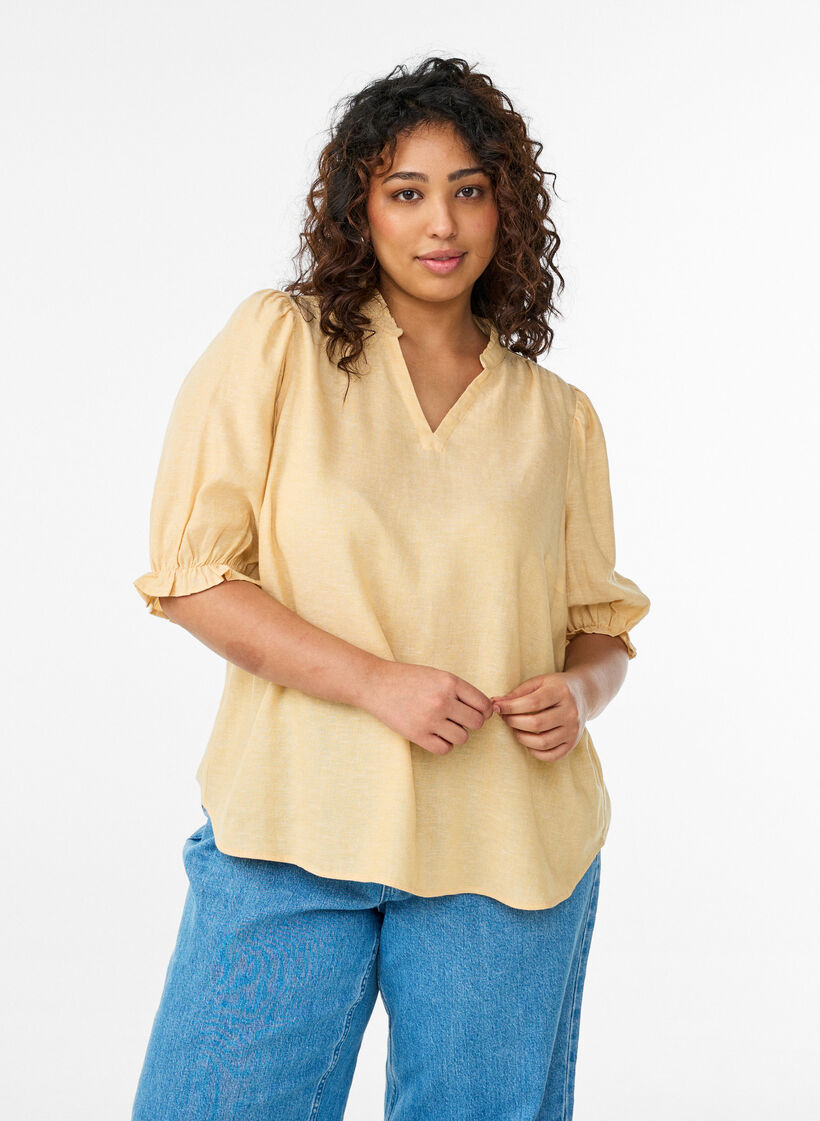 Blouse in linnen en viscose met mouwen 1/2, Geel, Model image number 0