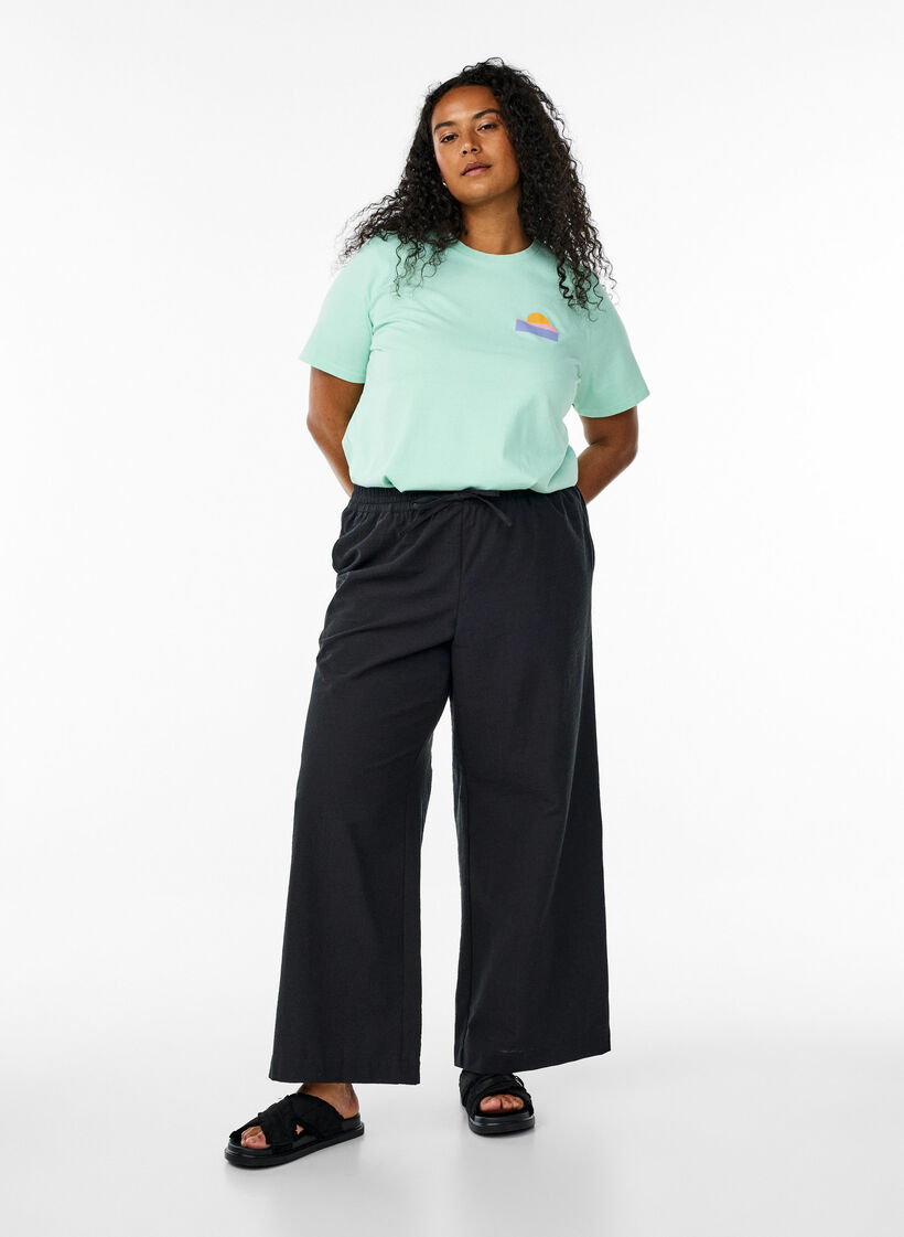 T-shirt van biologisch katoen met print op de rug, Groen, Model image number 1