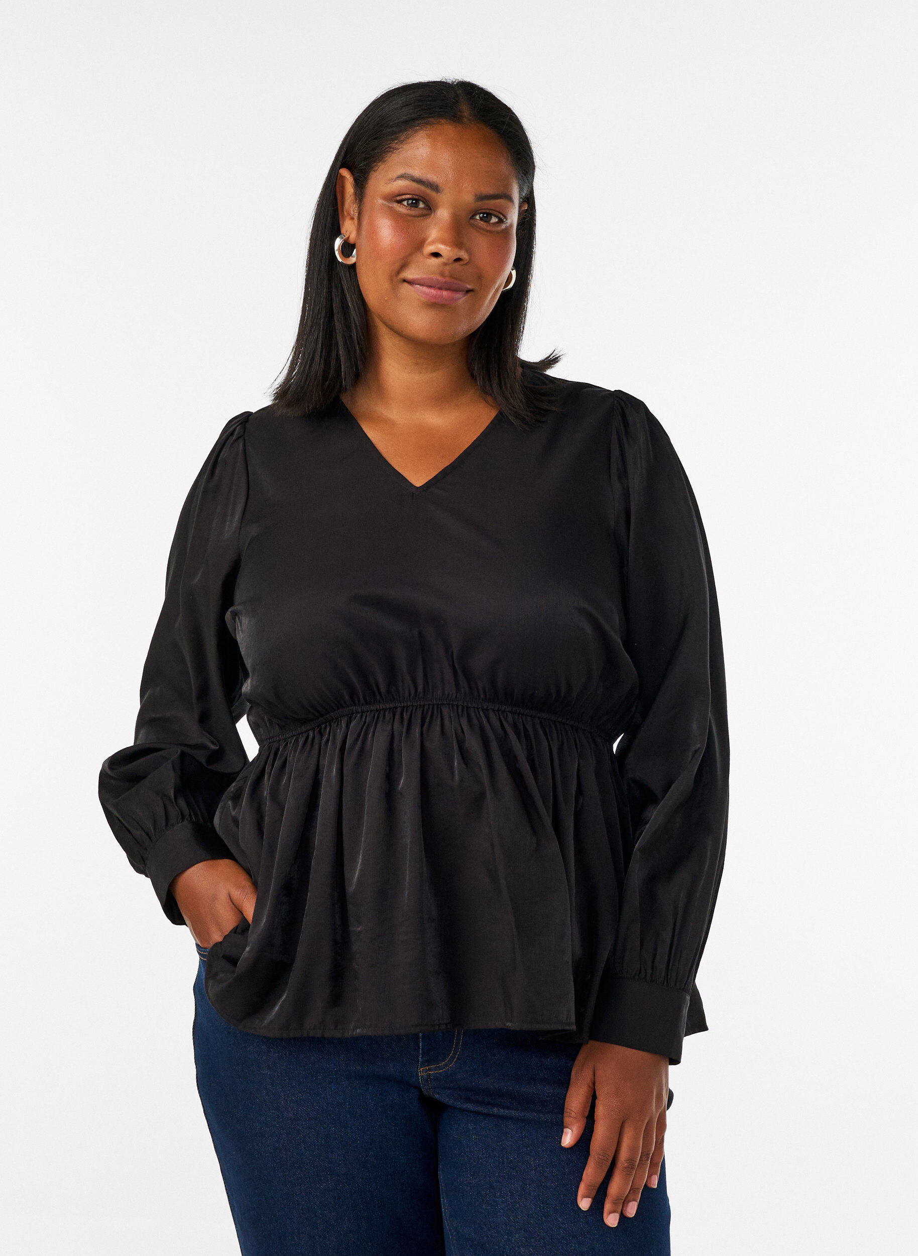 ZizziGlanzende viscose blouse met peplumeffect, Zwart, Model image number 0
