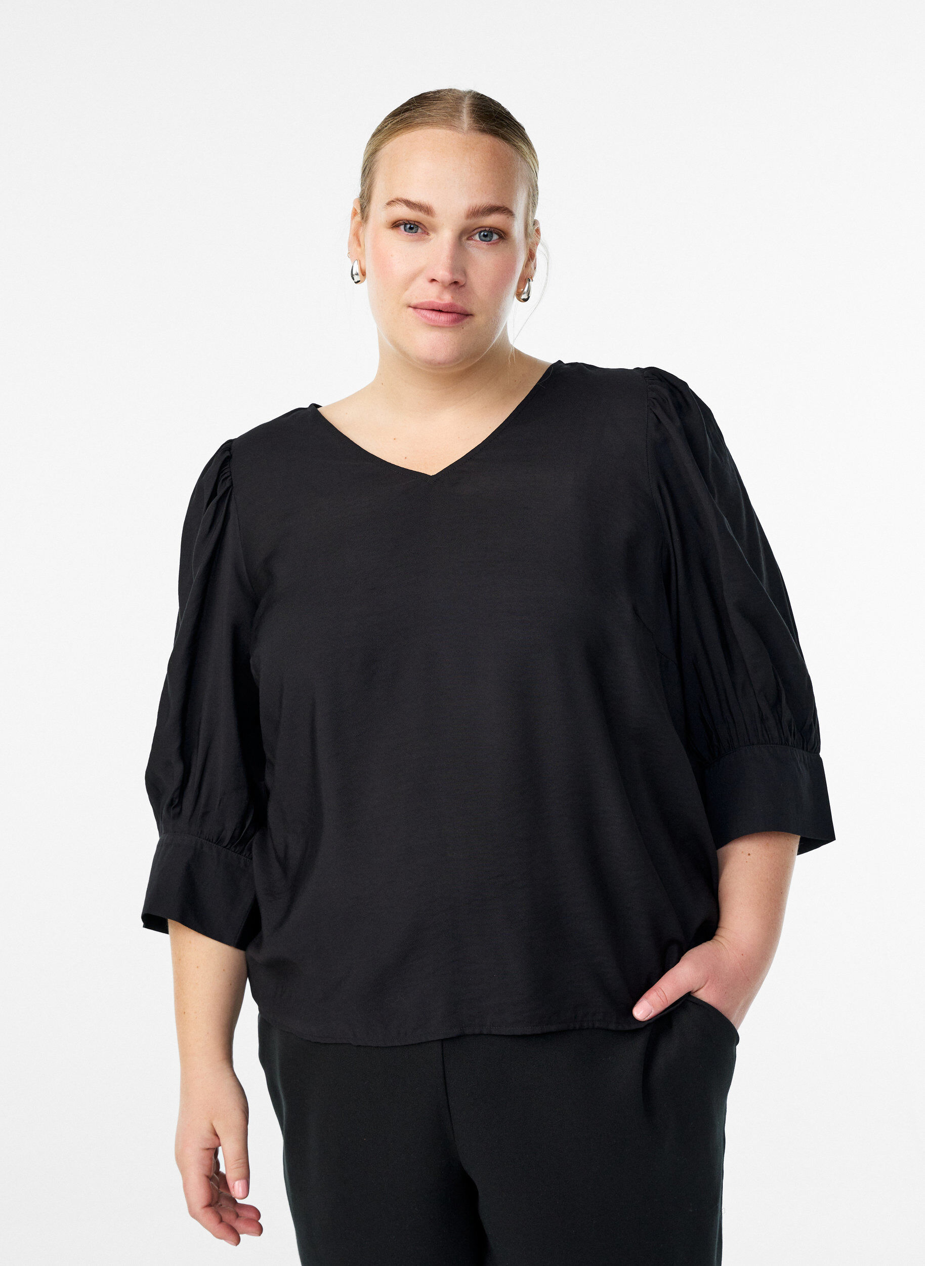 Blouse met V-hals en 3/4-mouwen, Zwart, Model