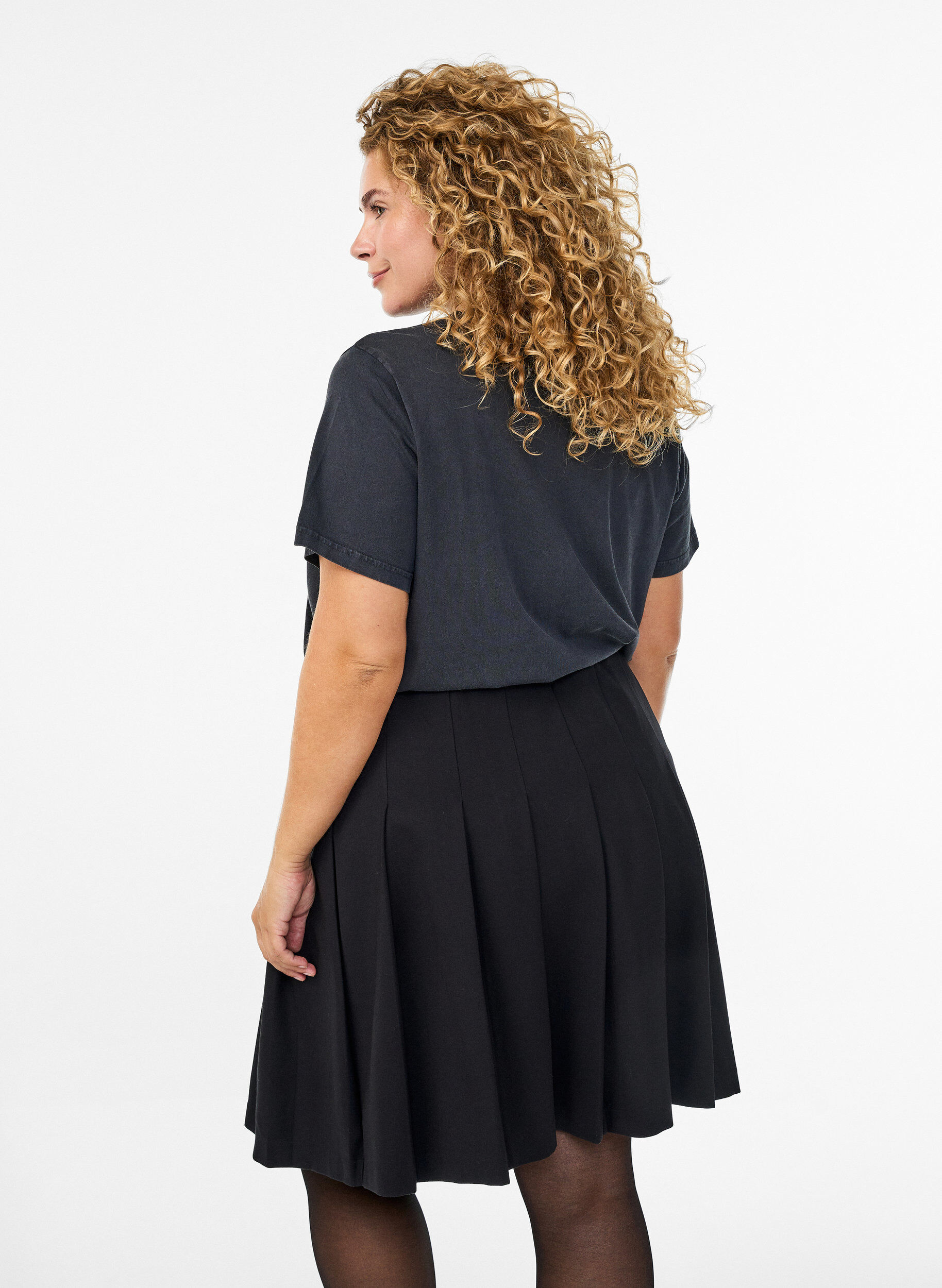 ZizziKorte geplooide rok met elastische tailleband, Zwart, Model image number 2