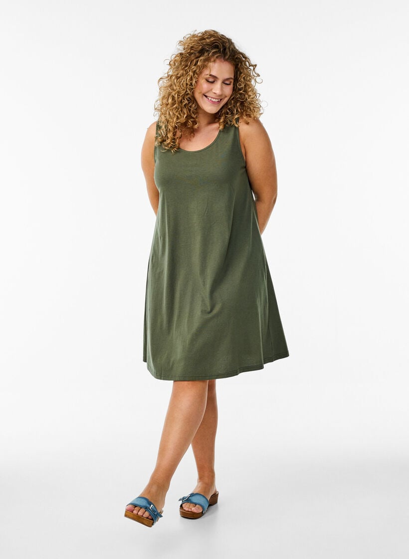Robe &eacute;vas&eacute;e sans manches, Vert, Model image number 1