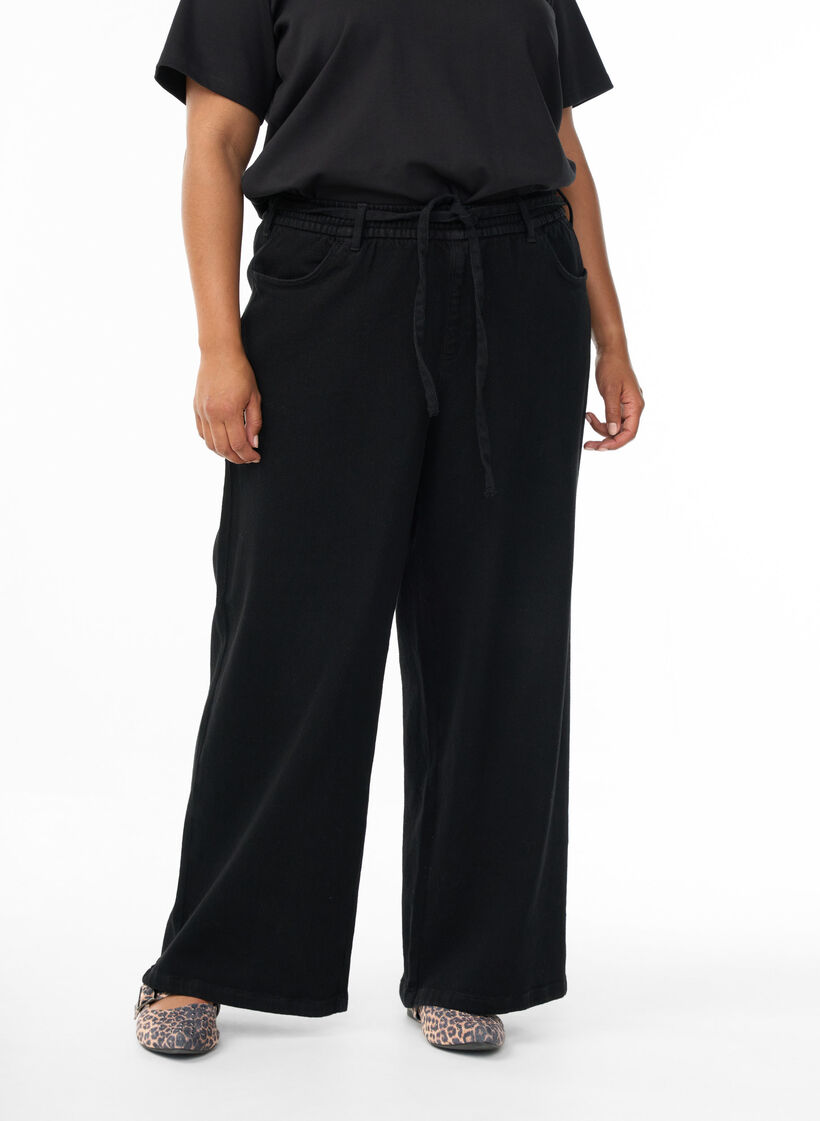 Losse pasvorm jeans met een elastische tailleband en een trekkoord, Zwart, Model image number 2