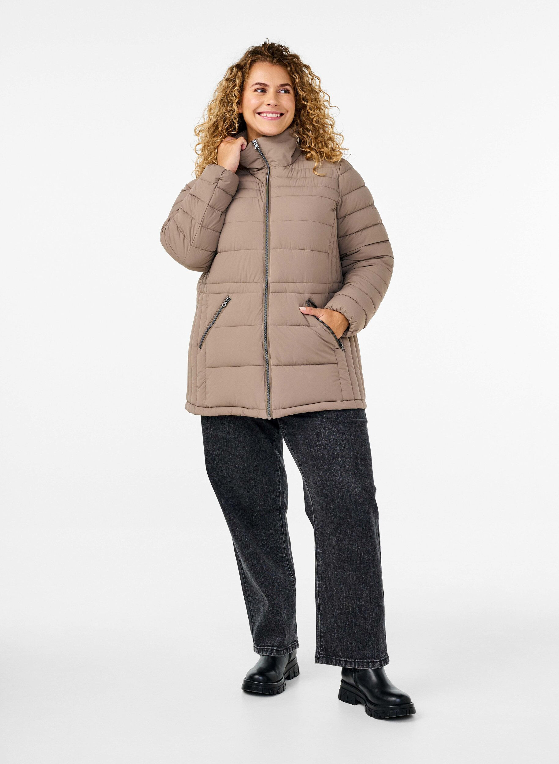 ZizziKorte puffer jas met zakken, Beige, Model image number 1