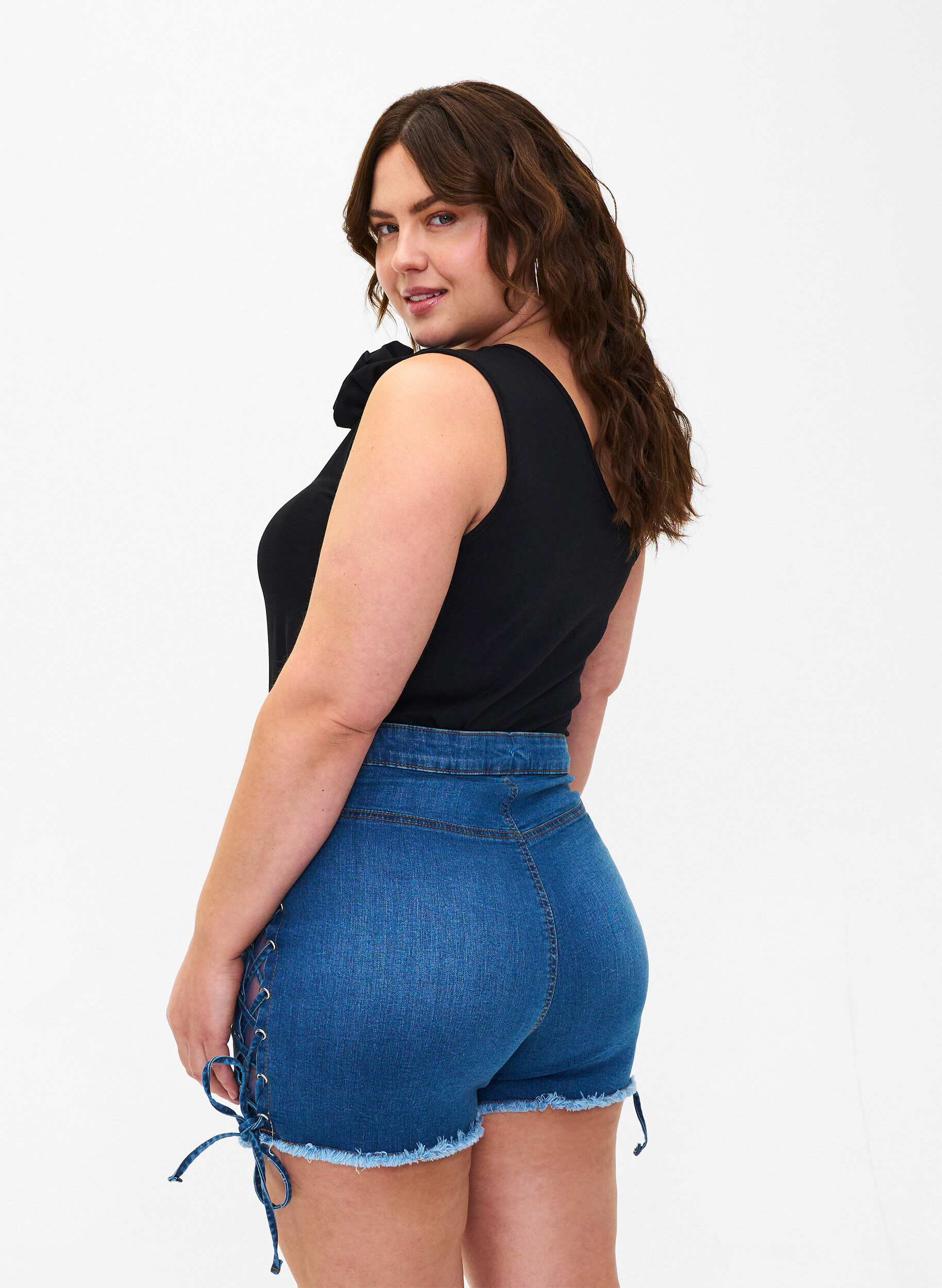 ZizziTopje met &eacute;&eacute;n blote schouder met roos, Black, Model image number 1